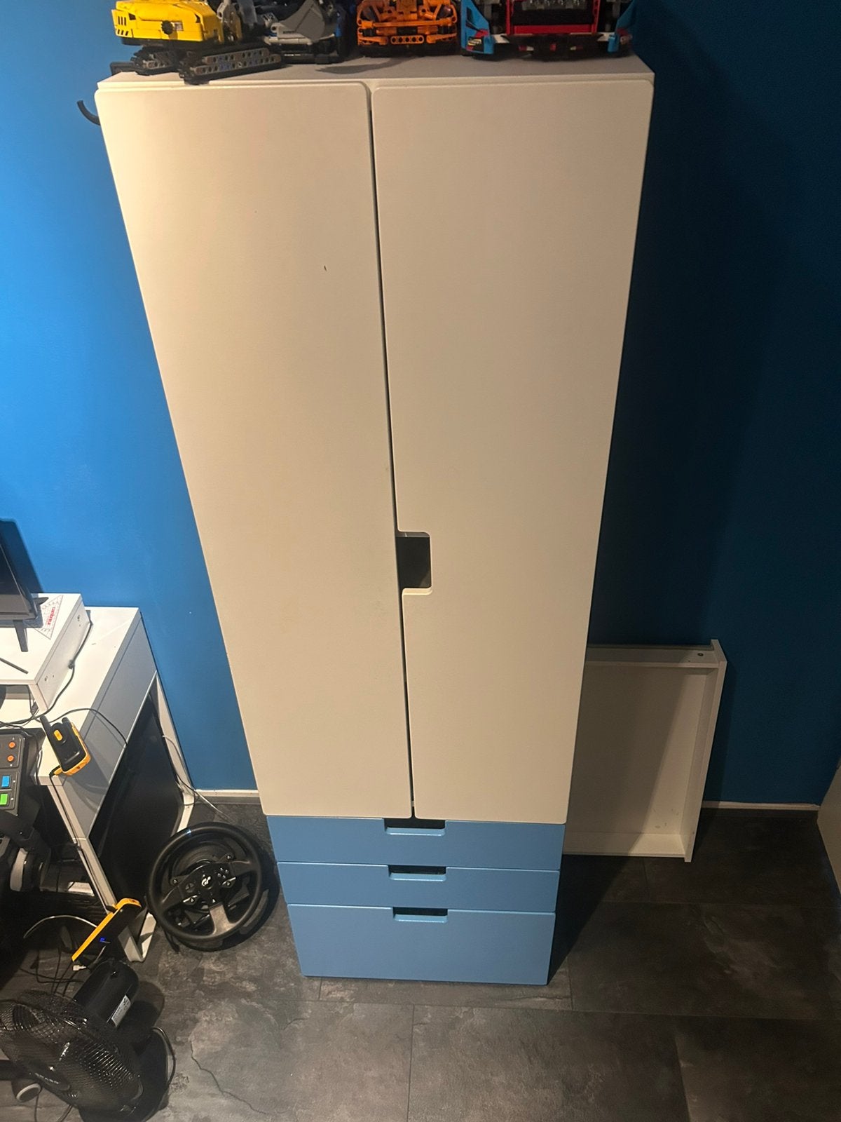 Kledingkast, Huis en Inrichting, Kasten | Roldeurkasten en Archiefkasten, Ophalen, Zo goed als nieuw, 50 tot 75 cm, 150 tot 200 cm