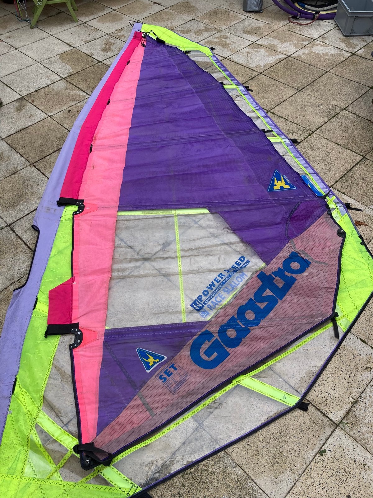 Diverse surfzeilen 3.5 tot 5.0, gieken, masten o.a. Gaastra, Watersport en Boten, Zeilen en Zeiltoebehoren, Ophalen, Gebruikt