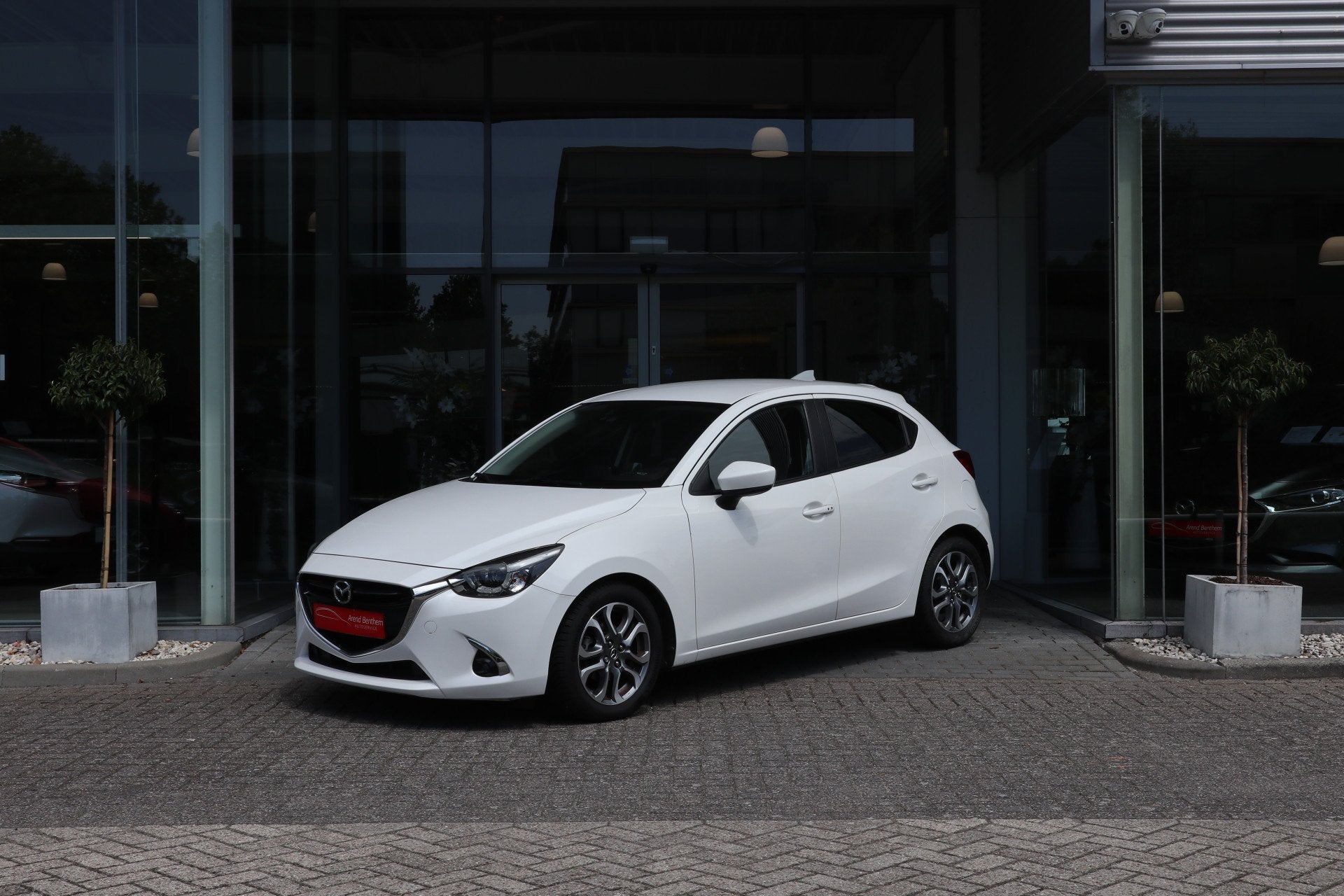 Mazda 2 1.5 Skyactiv-G GT-M Black Suede Camera / Navi / Clim, Auto's, Voorwielaandrijving, 12 maanden, Euro 6, Wit