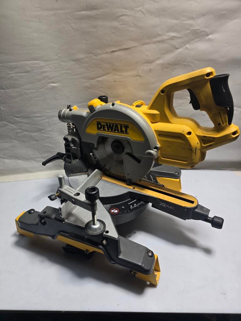DeWALT DCS777N-XJ 54V XR FlexVolt Li-Ion Accu afkortzaag, Ophalen of Verzenden, Dewalt, N.v.t, N.v.t