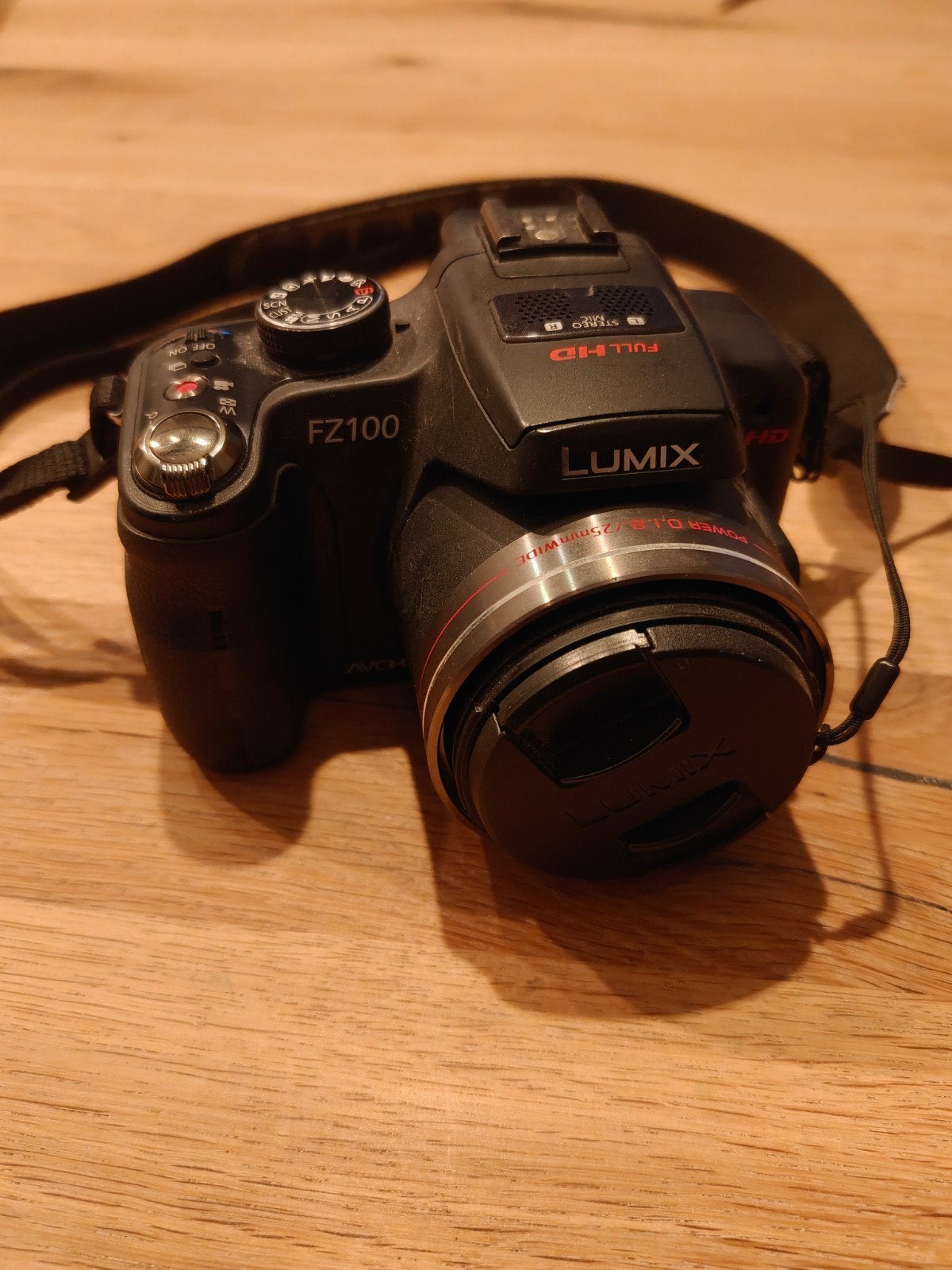 Panasonic Lumix DMC-FZ100 Bridgecamera met extra accu, Gebruikt, Panasonic, Accu, Ophalen of Verzenden