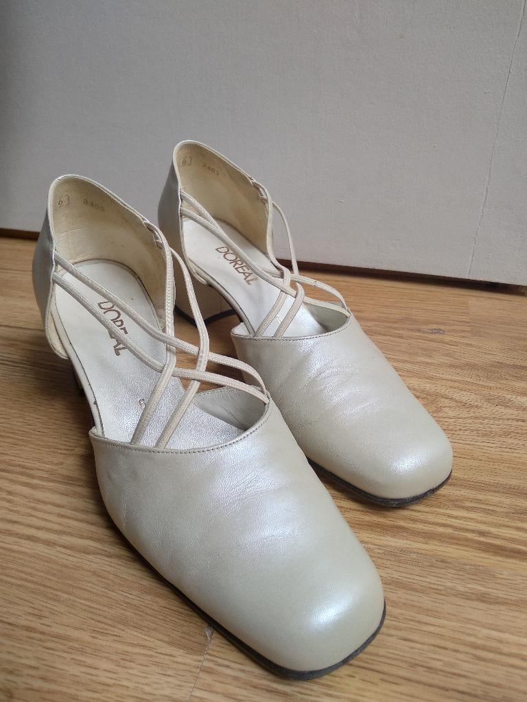 Doreal (trouw)schoenen leder parelmoer maat 39, Schoenen met lage hakken, Overige kleuren, Ophalen of Verzenden, Zo goed als nieuw