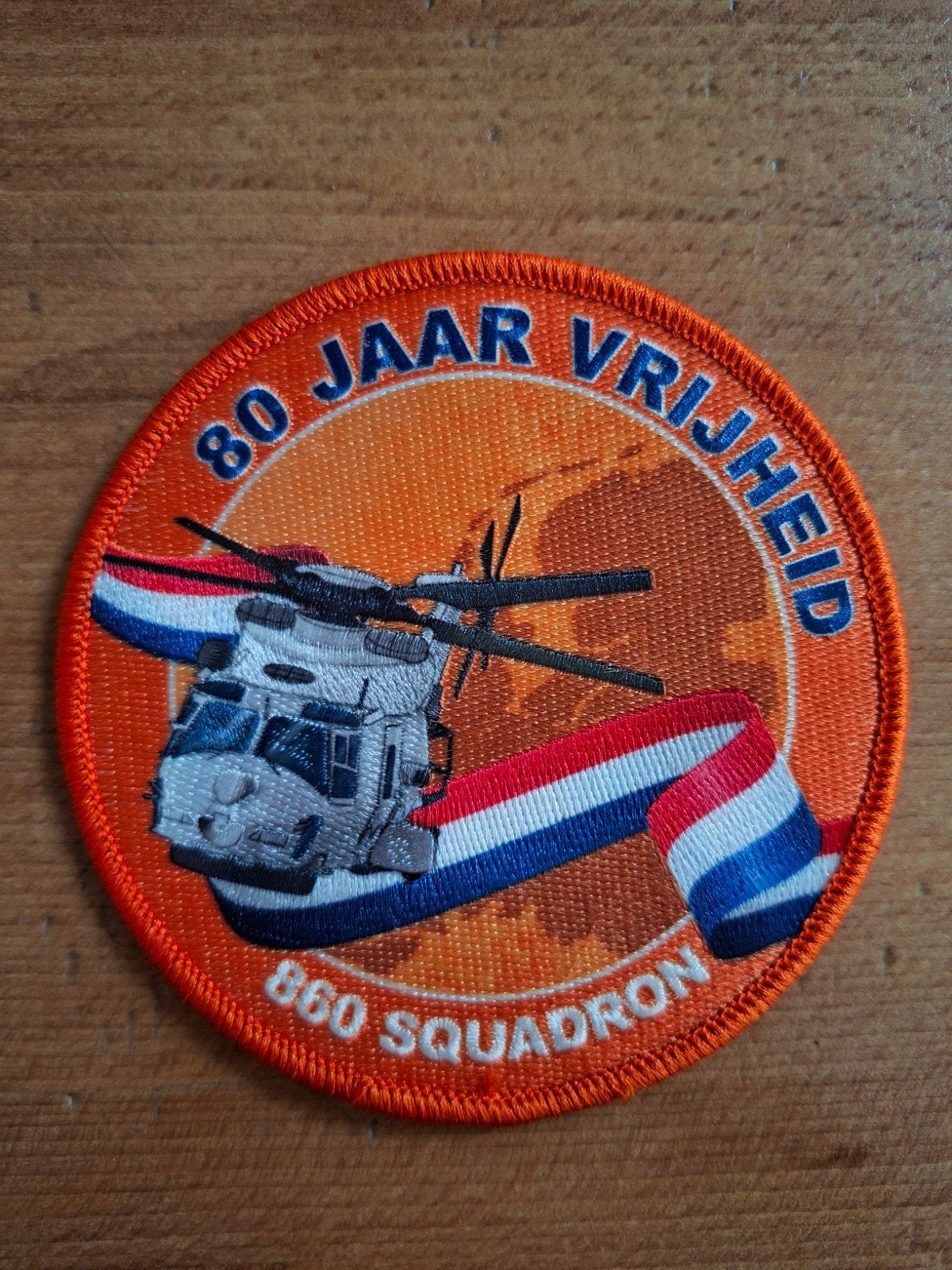 80 Jaar Vrijheid 860 Squadron Embleem, Verzamelen, Ophalen of Verzenden, Marine, Nederland, Embleem of Badge