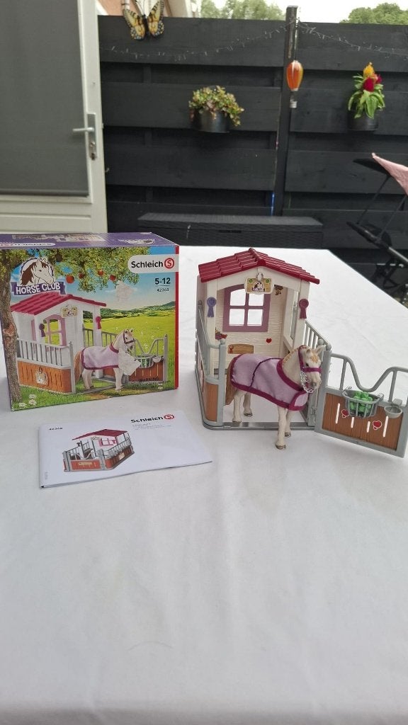 Schleich Horse Club 42368 Paardenbox met Lusitano Merrie, Ophalen of Verzenden, Zo goed als nieuw