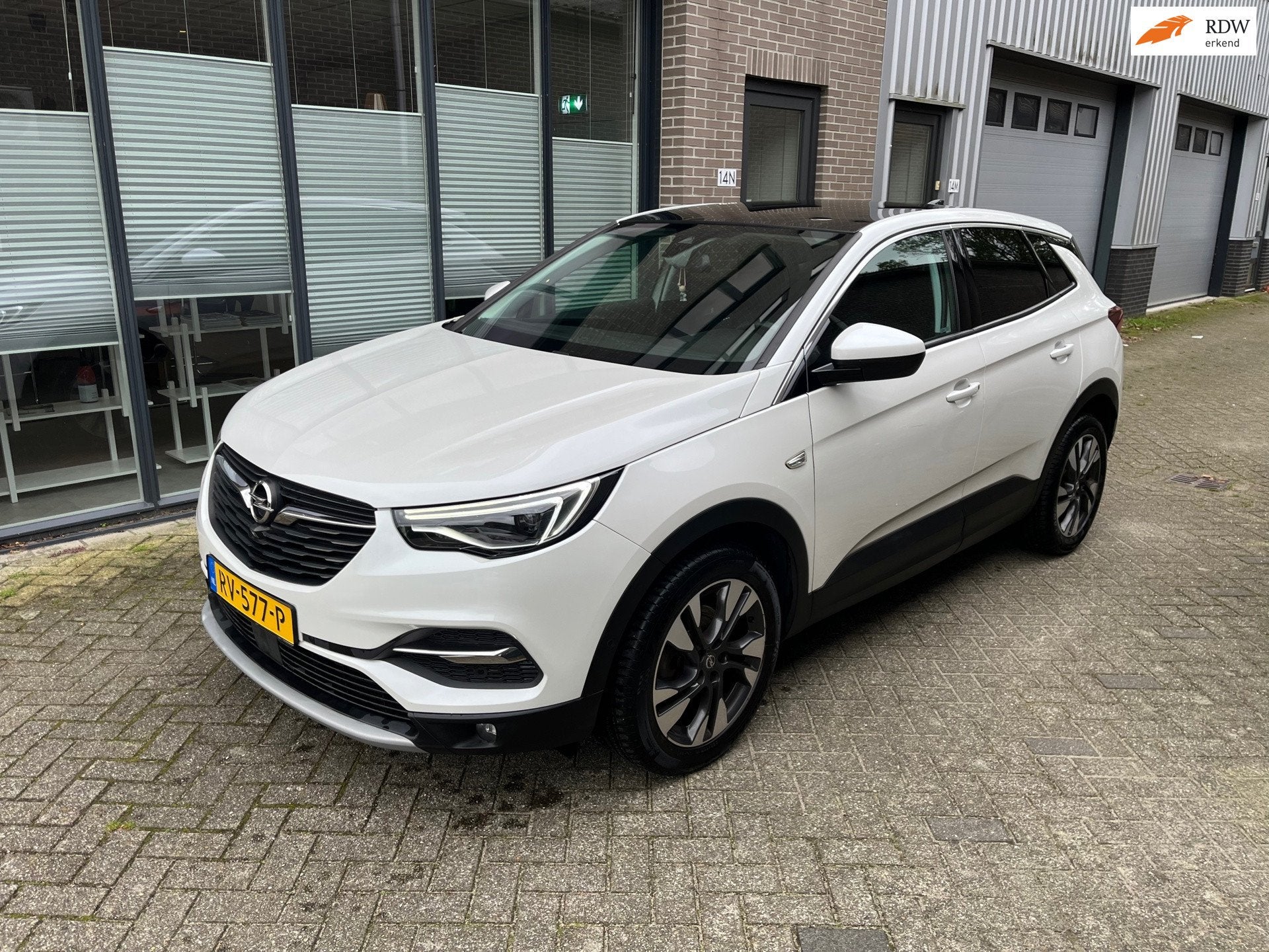 Opel Grandland X 1.2 Turbo Innovation! PDC! Boekjes! Leder!, Auto's, Voorwielaandrijving, Gebruikt, 1199 cc, Wit