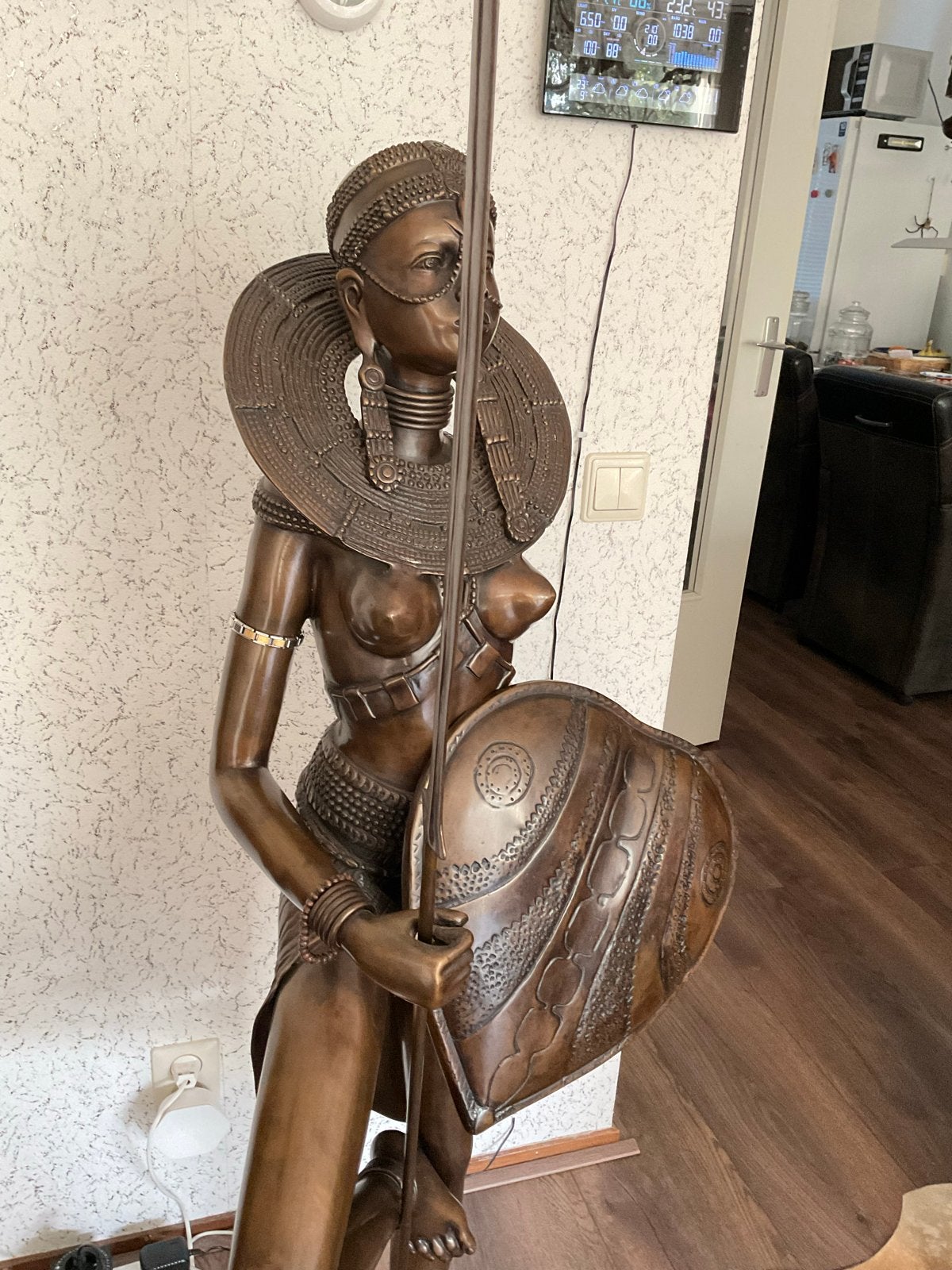 Groot Afrikaans (Masai) Beeld van Vrouw met Speer en Schild, Gepatineerd, Ophalen of Verzenden, Brons, 1 meter - 2 meter