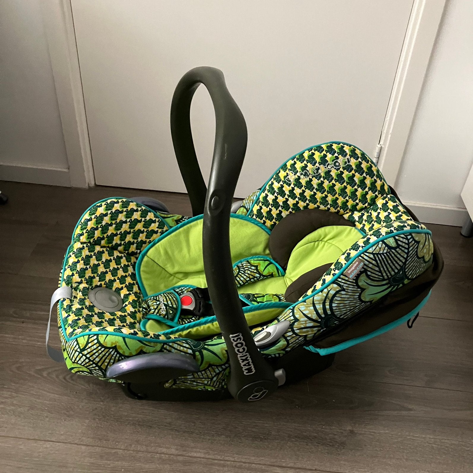 Maxi-Cosi CabrioFix funky retro kleuren GRATIS, Ophalen, Autogordel of Isofix, Gebruikt, 0 t/m 13 kg