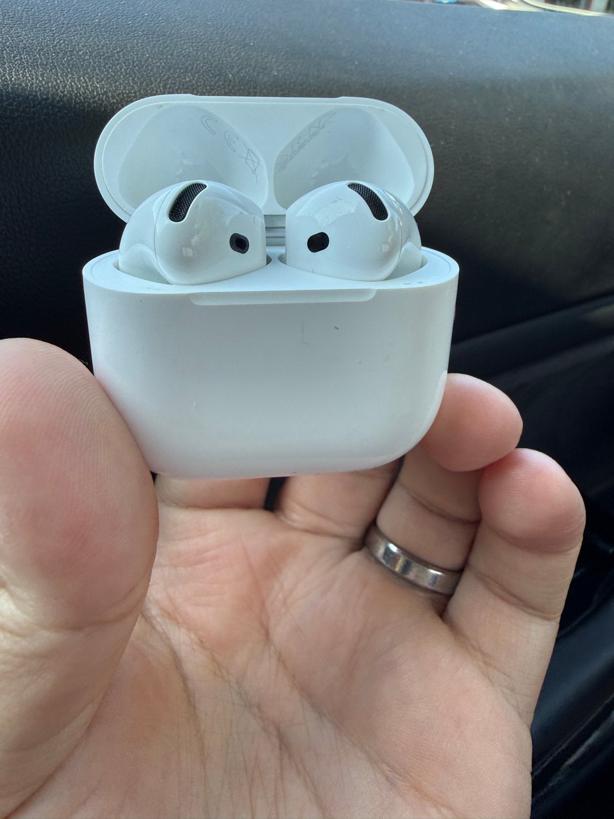 Apple AirPods 4 - Zo goed als nieuw