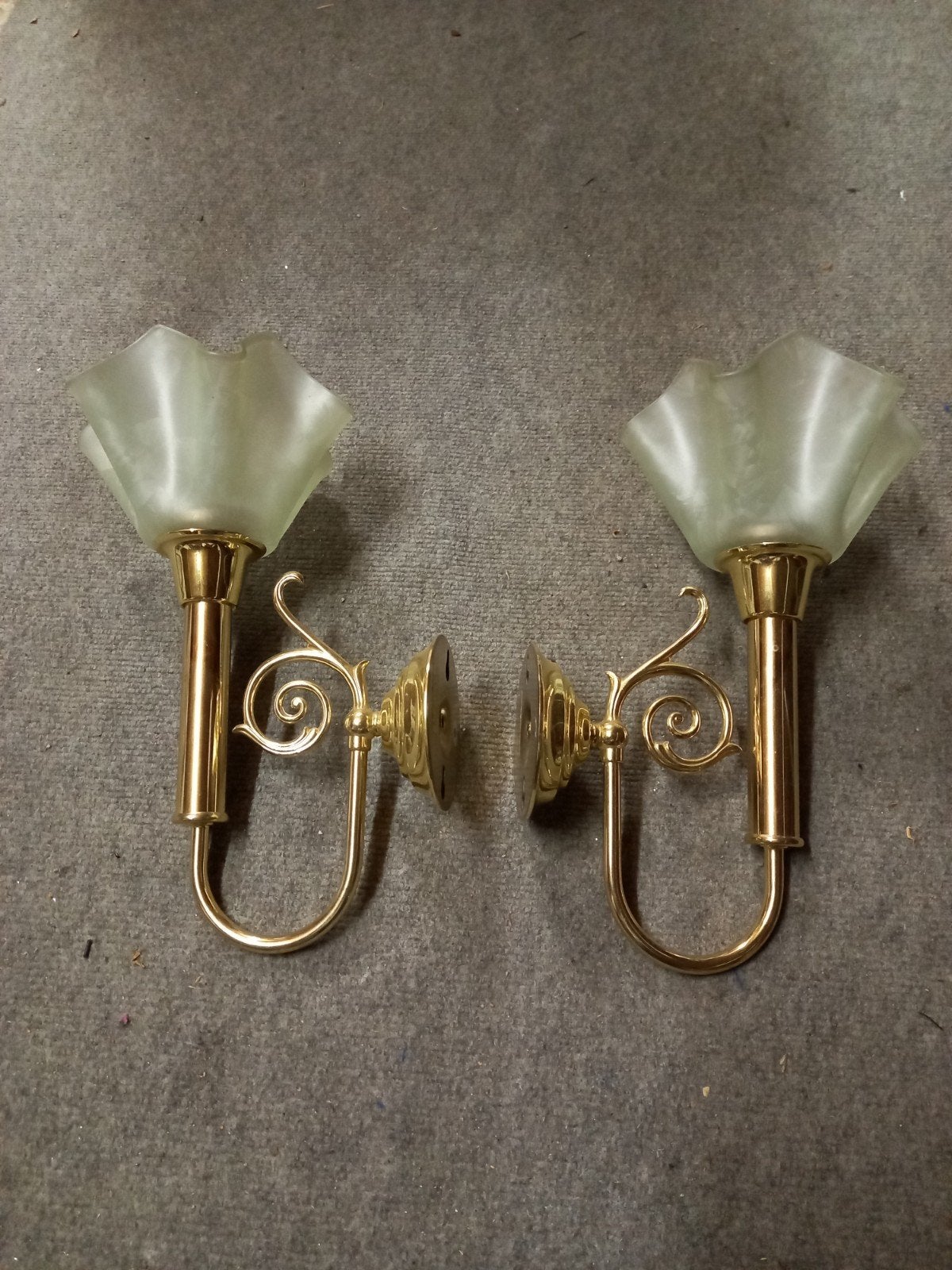 Set van 2 klassieke messing wandlampen met glazen kappen, Ophalen