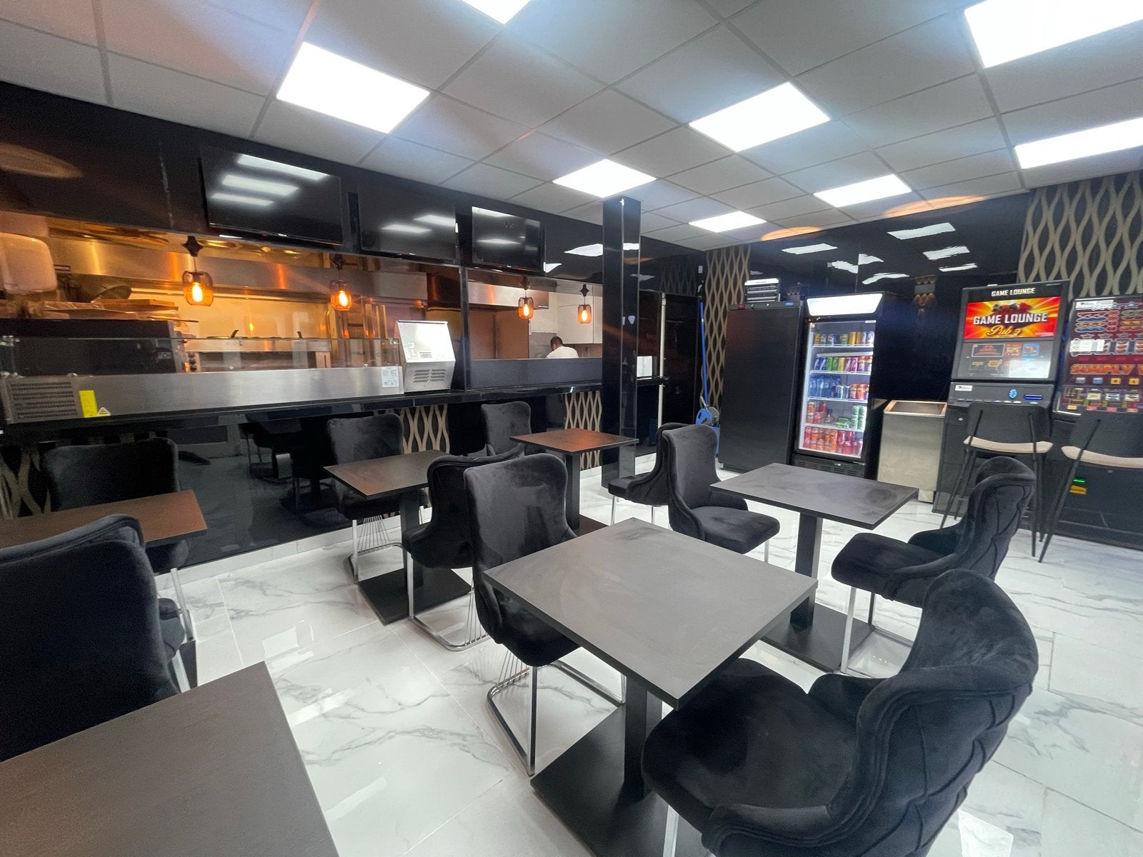 Modern Restaurant met Diverse Gerechten en Speelautomaten, Zakelijke goederen, Exploitaties en Overnames