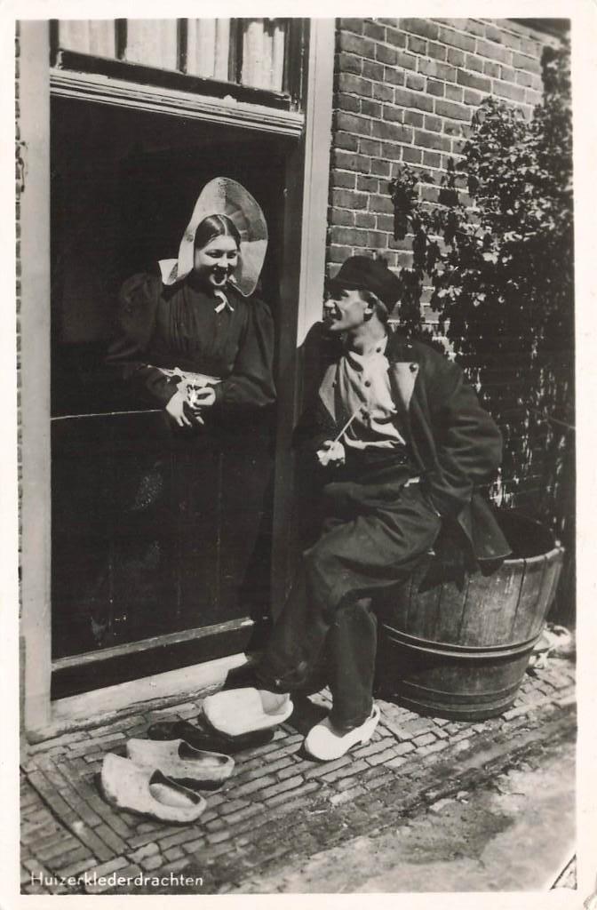 Huizen, Klederdracht, Ophalen of Verzenden, 1940 tot 1960, Gelopen, Noord-Holland