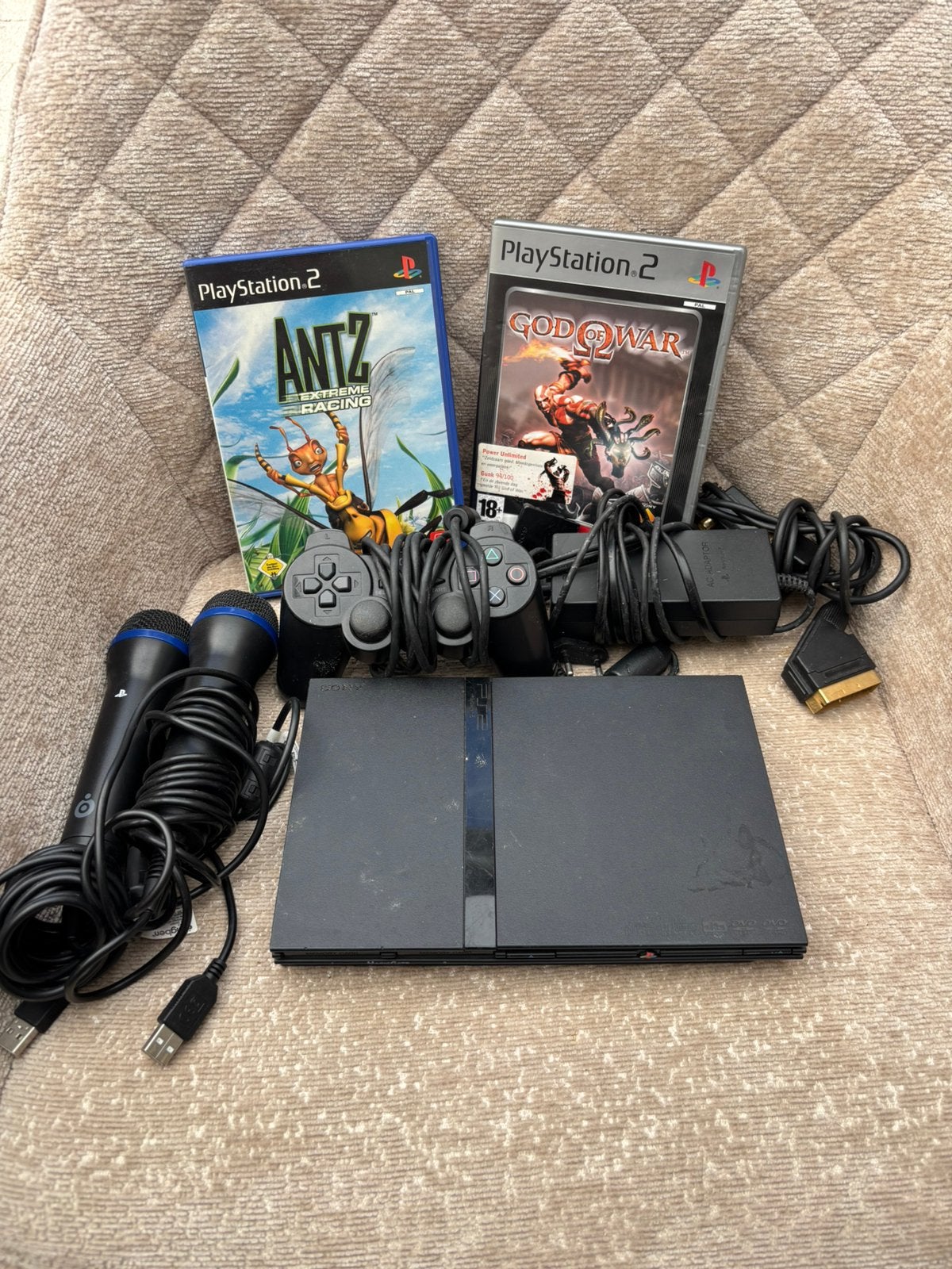 Playstation 2 slim met 2 games God of war en Antz, Spelcomputers en Games, Spelcomputers | Sony PlayStation 2, Ophalen, Zwart