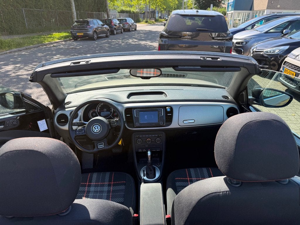 Volkswagen Beetle Cabriolet 1.4 TSI Sport BlueMotion Automaa, Auto's, Gebruikt, 4 stoelen, Beige, Grijs