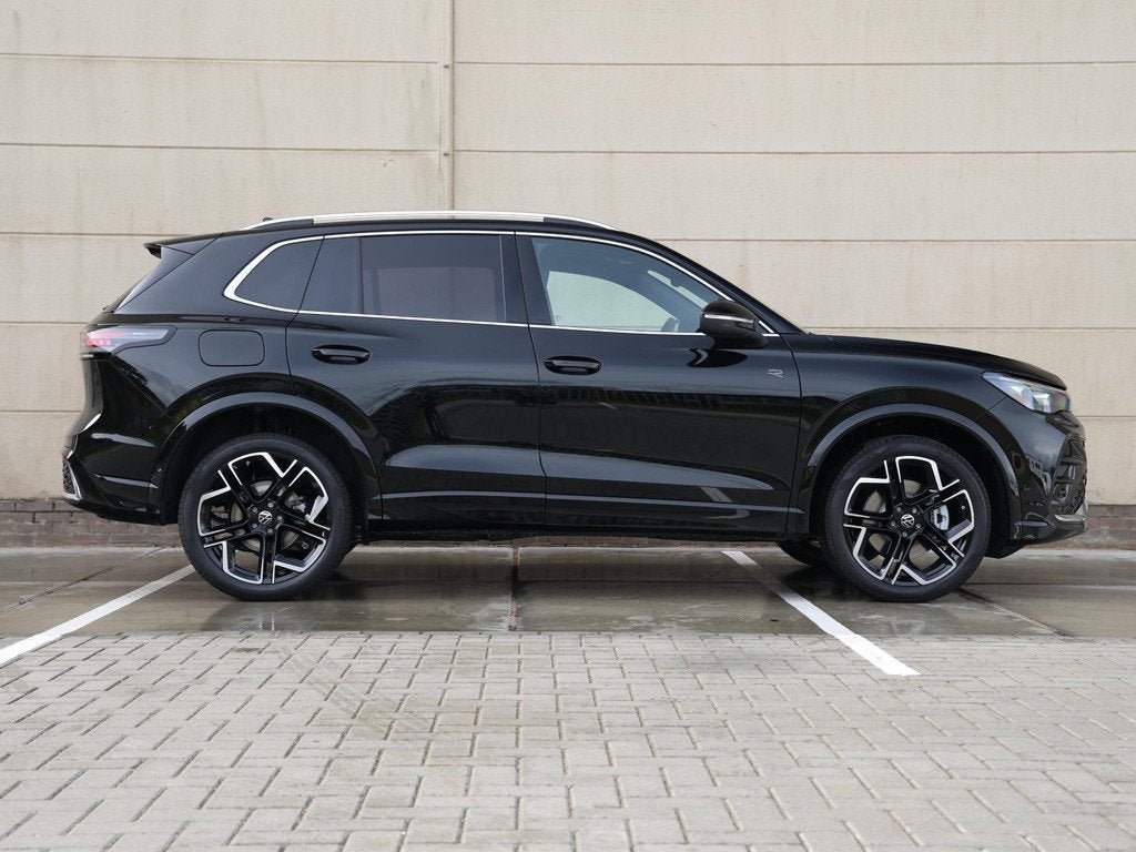 Volkswagen Tiguan R-Line Edition 1.5 eHybrid 204 PK | Naviga, Auto's, Volkswagen, Stof, 1498 cc, 150 min, Zwart