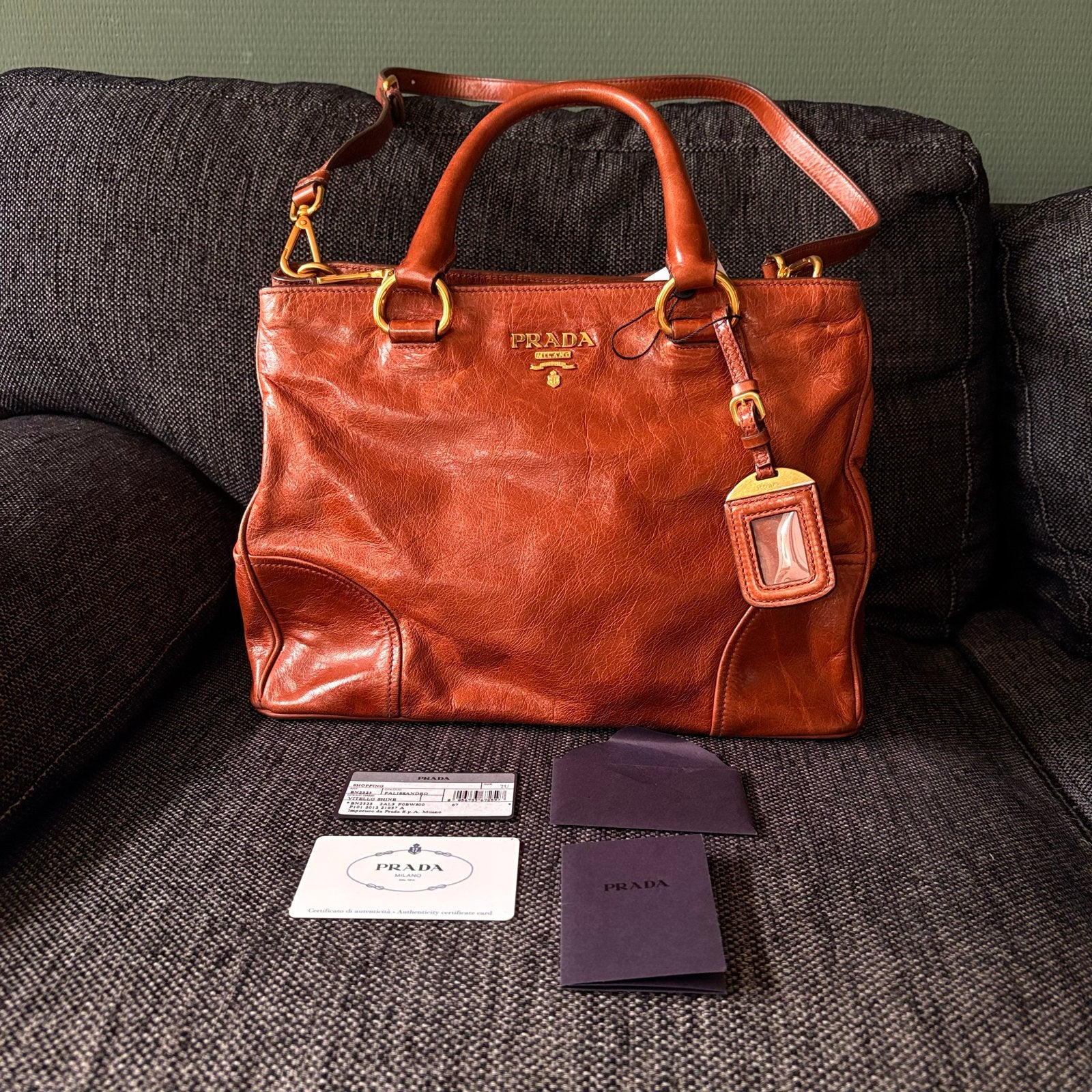 Prada Milano Handtas - Cognac Leer, Sieraden, Tassen en Uiterlijk, Tassen | Damestassen, Gebruikt, Bruin, Ophalen of Verzenden