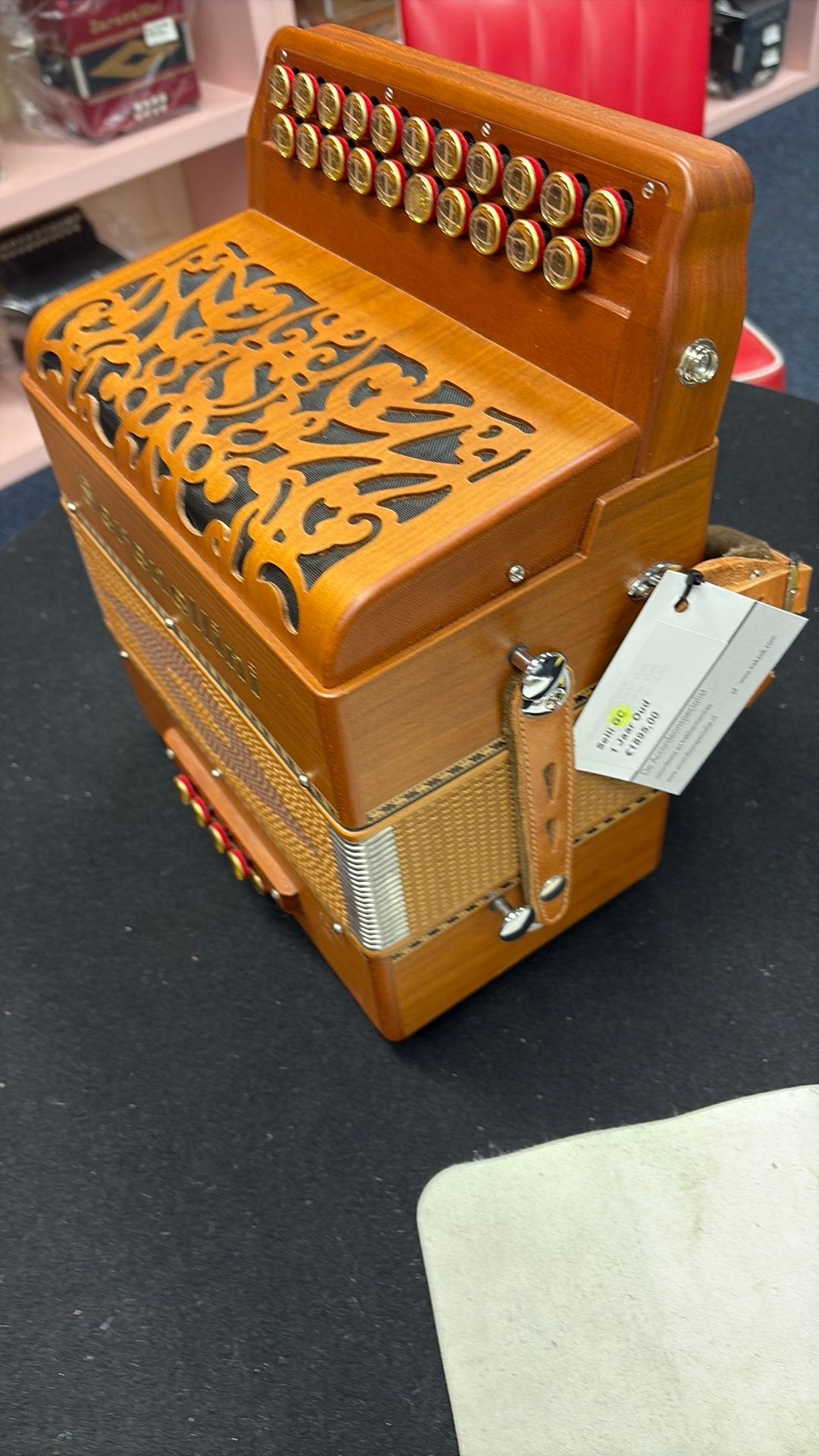 Trekzak serenellini selli GC van 2495.- voor 1895.-, Muziek en Instrumenten, Met riemen, Overige formaten, Zo goed als nieuw, Knopaccordeon