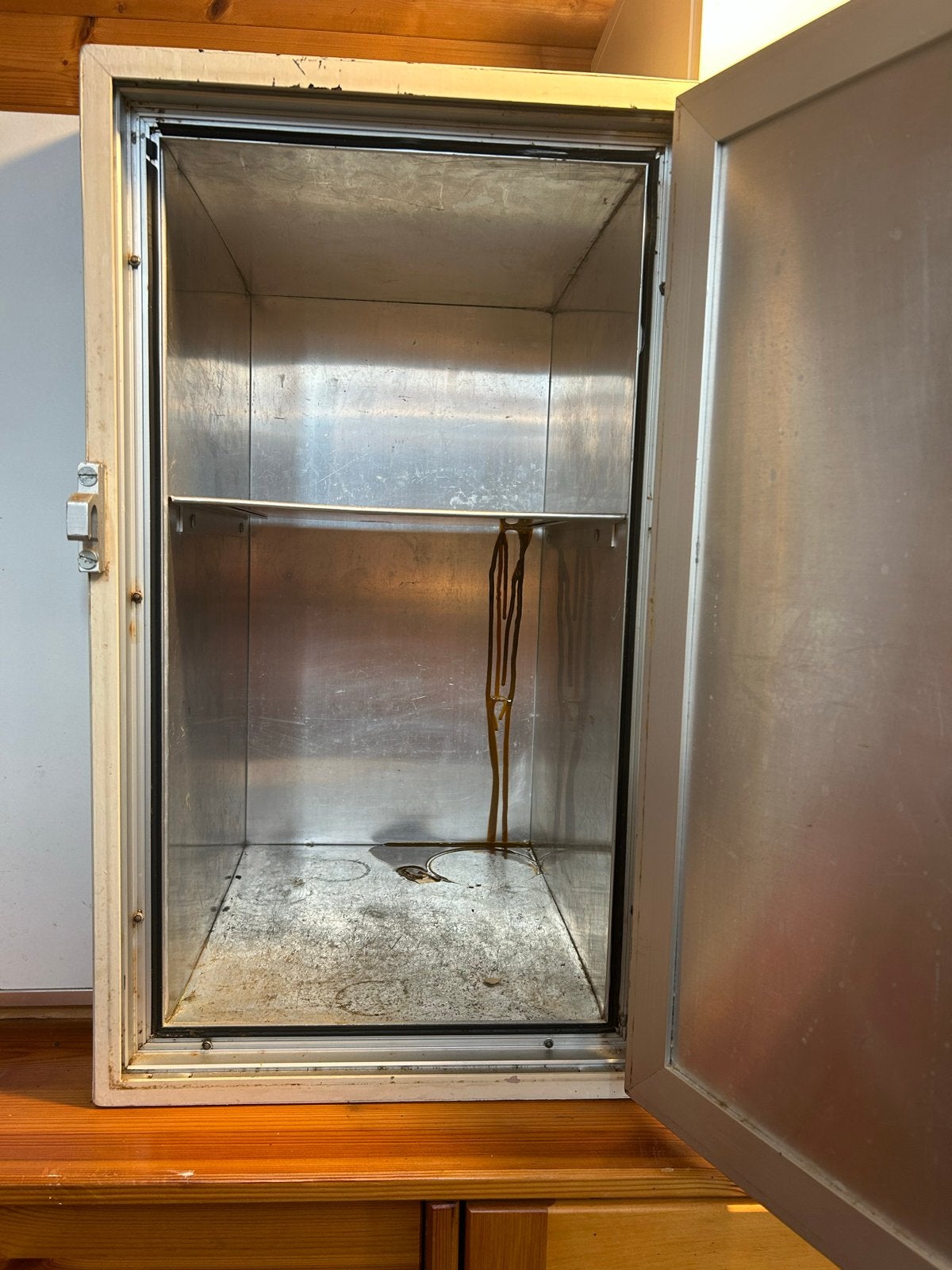 Oud kastje, aluminium 60 cm hoog x 35 breed x 44 diep, Ophalen, Gebruikt