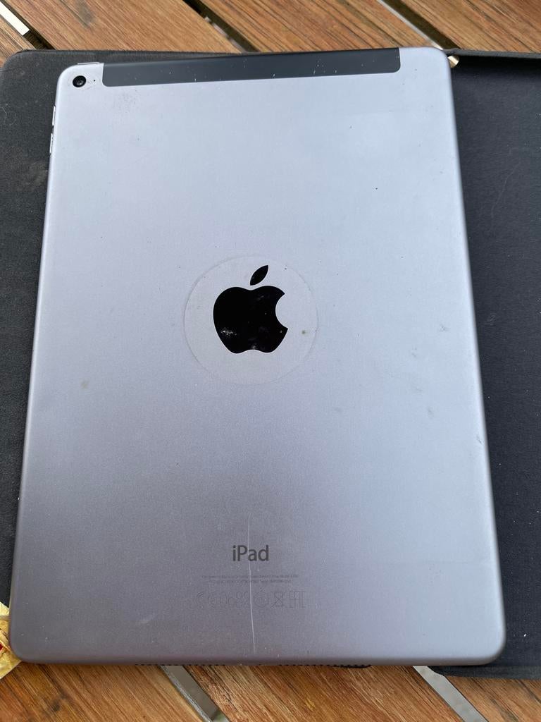 Apple iPad - Scherm gebroken - model A 1567, Computers en Software, Apple iPads, Niet werkend, Apple iPad, Wi-Fi, 10 inch, 32 GB