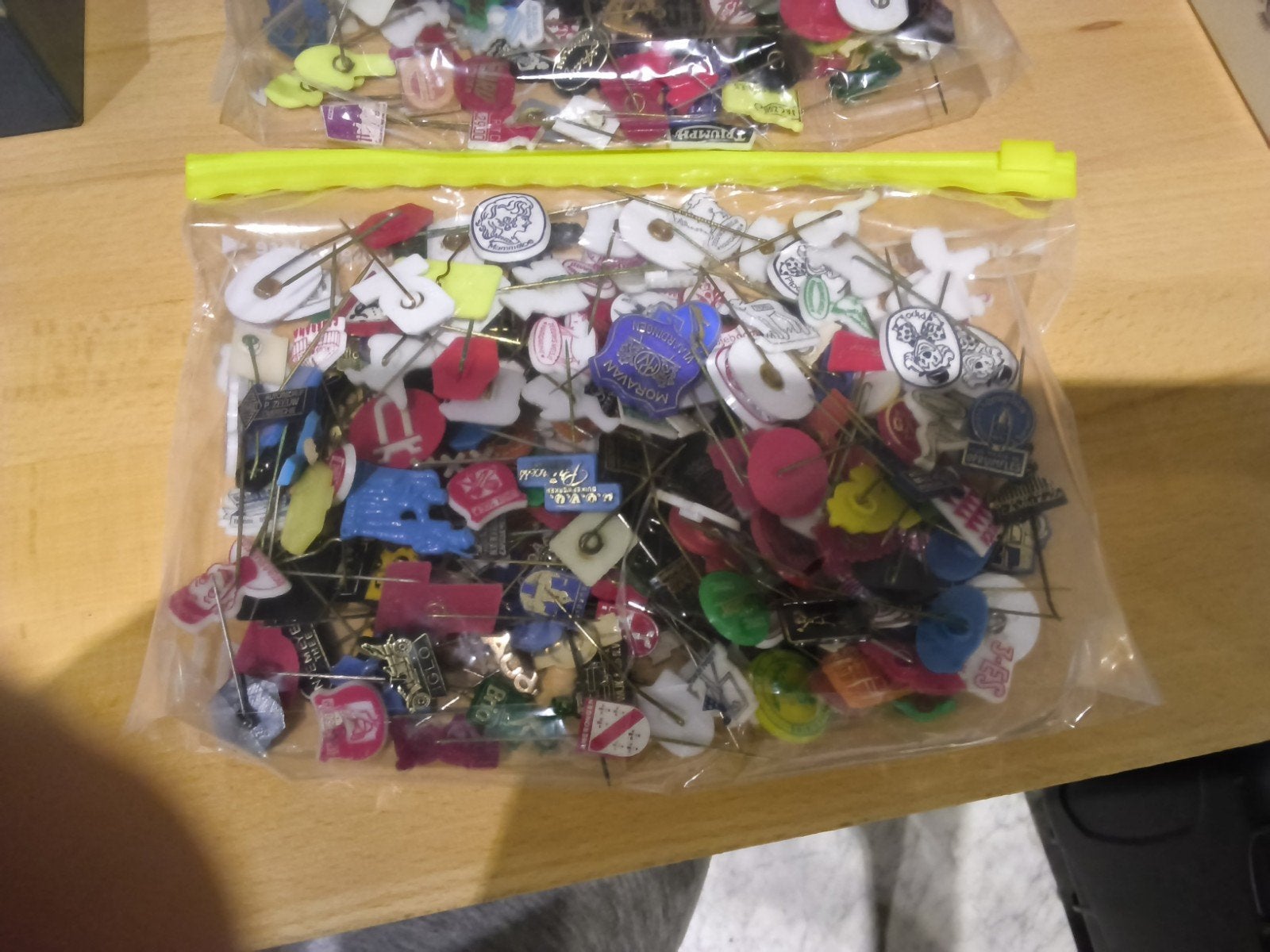 2 zakken kunsstof speldjes, Ophalen, Overige onderwerpen