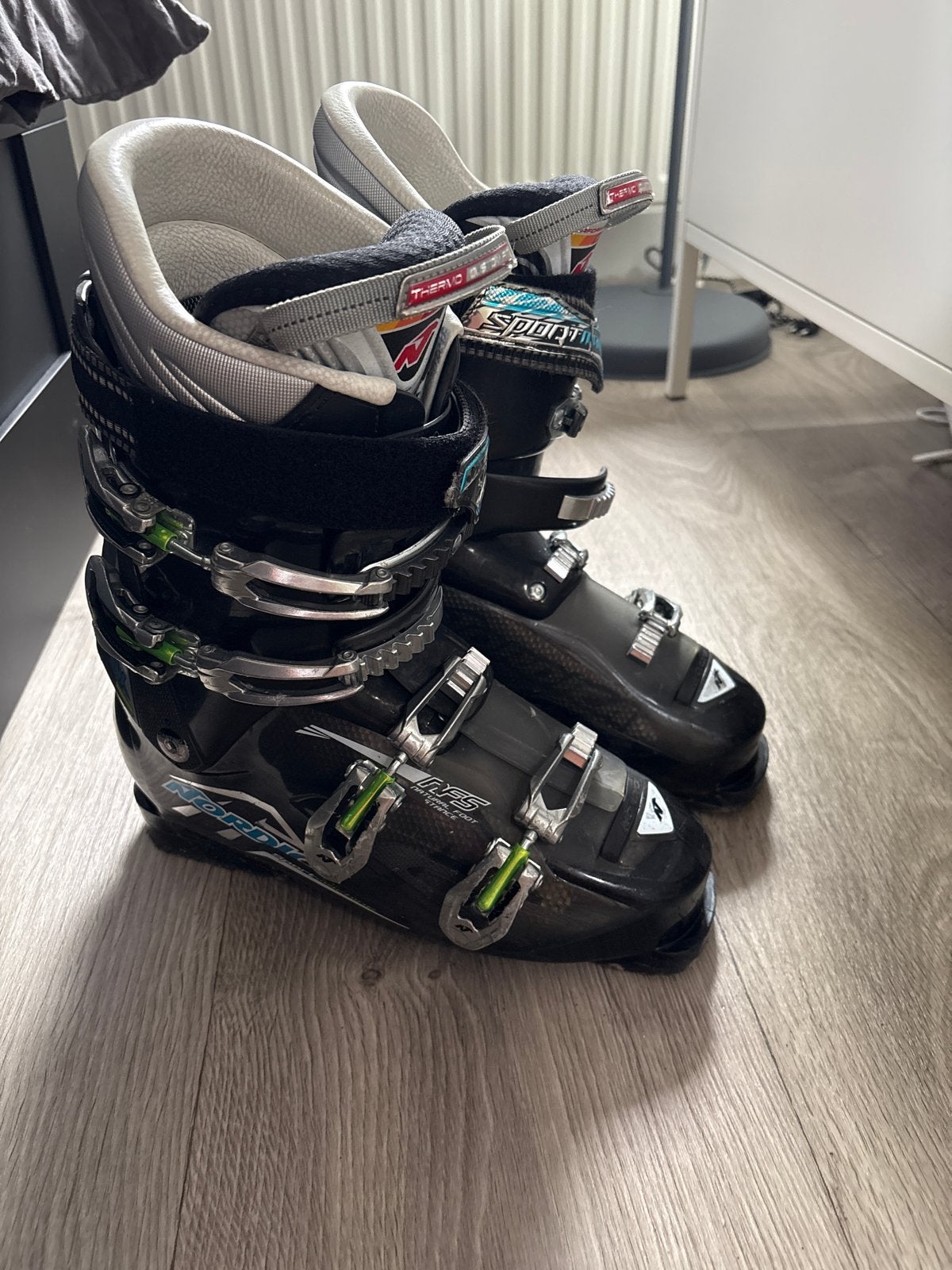 Nordica Sportmachine NX skischoenen  maat 43, Sport en Fitness, 160 tot 180 cm, Gebruikt, Schoenen, Ophalen of Verzenden