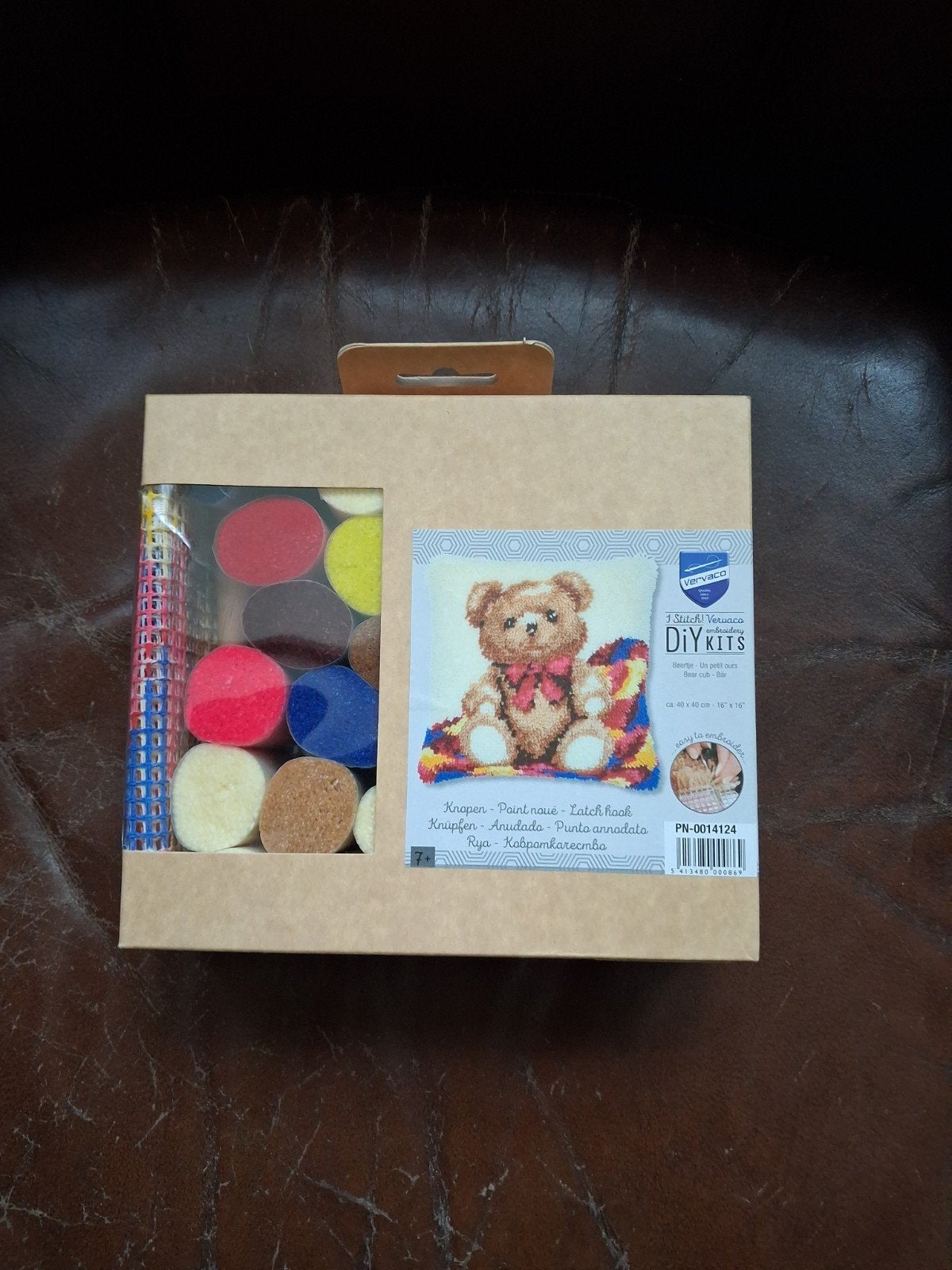 te koop knoop kussen van teddy beer is nog nieuw., Hobby en Vrije tijd, Ophalen of Verzenden, Nieuw, Haken, Wol of Garen