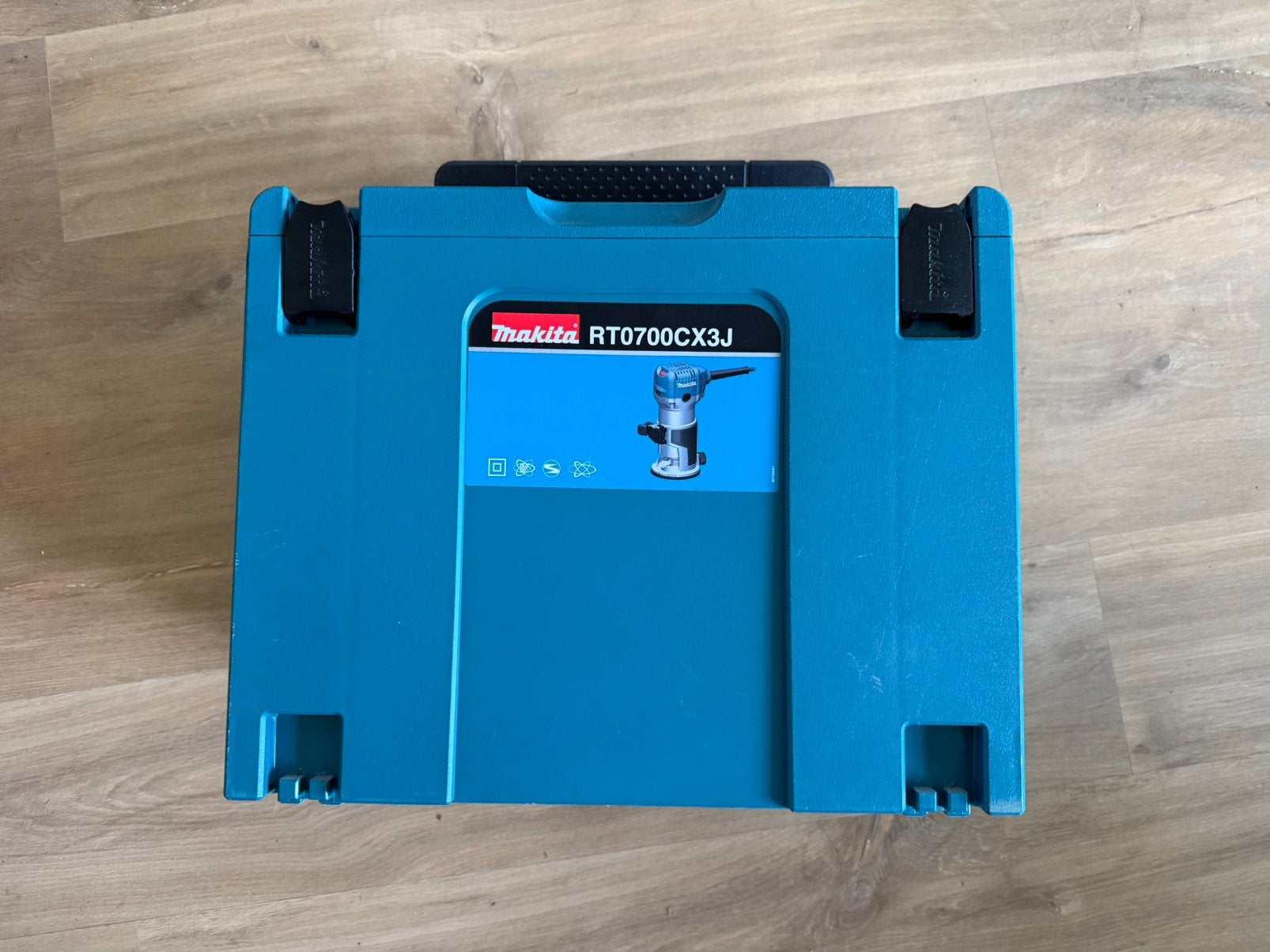 Makita Boven- en kantenfrees RT0700CX3J + accesoires in Mbox, Ophalen of Verzenden, Gebruikt