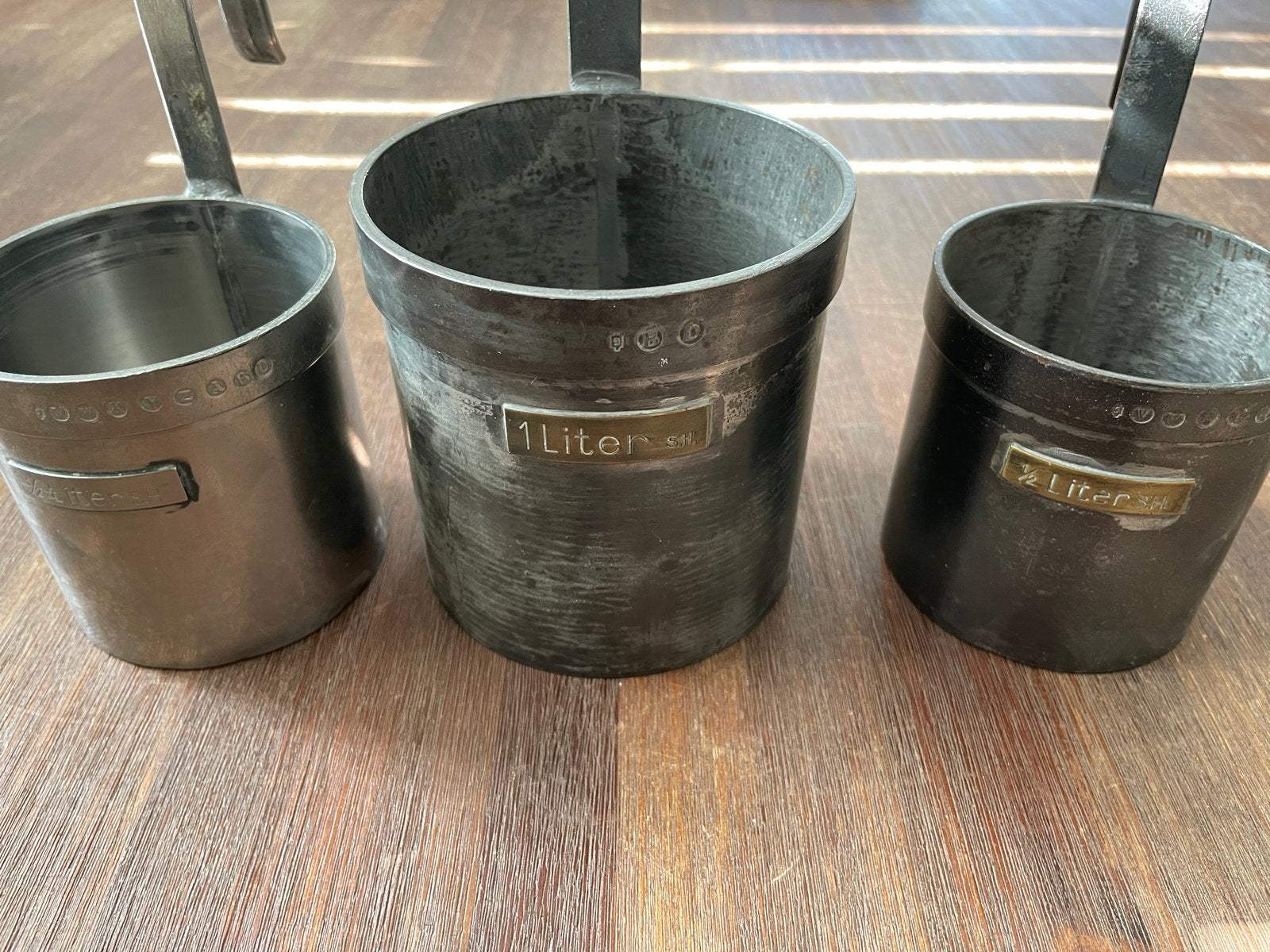 Antieke maatbekers met ijkmerken, Ophalen of Verzenden