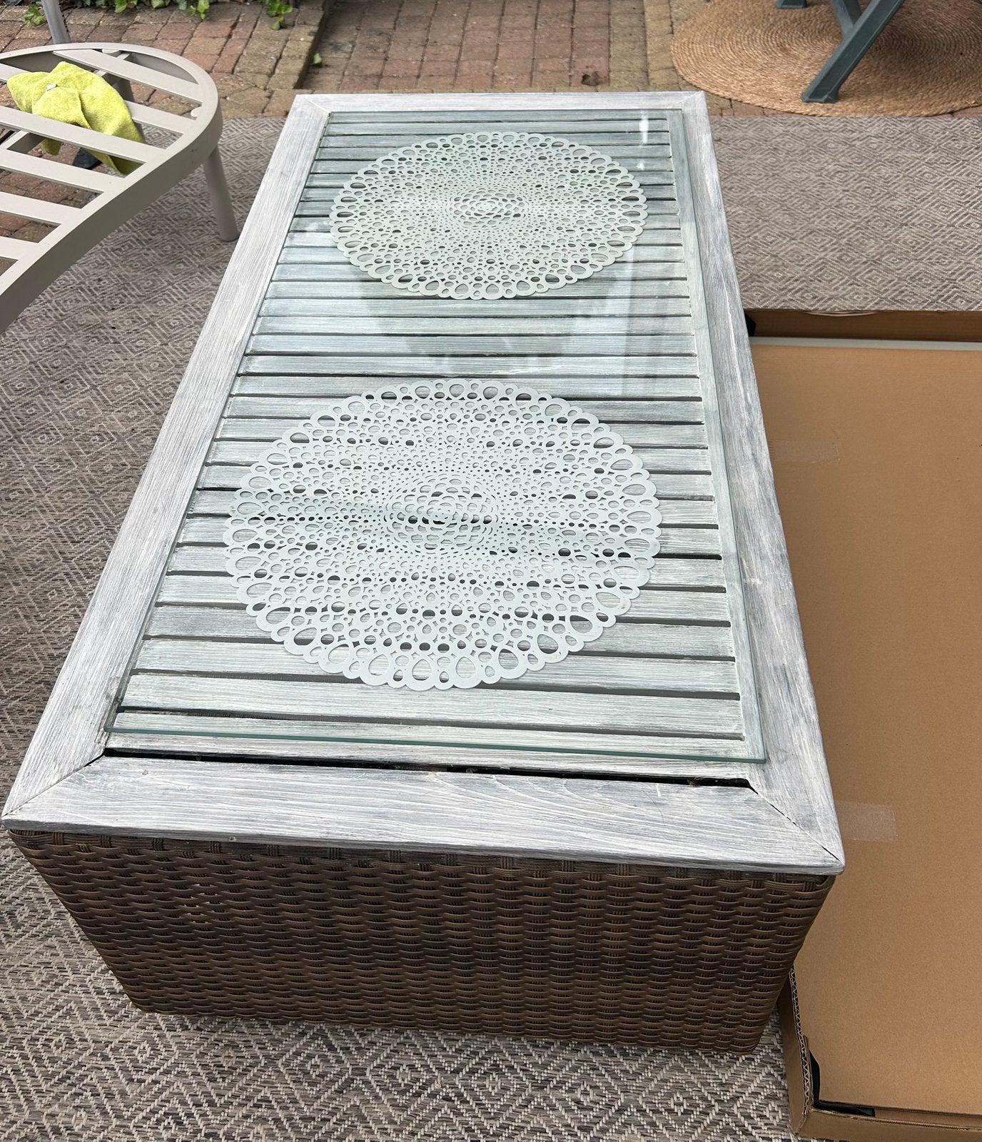 Tuintafel wicker , houten blad, Ophalen, Zo goed als nieuw