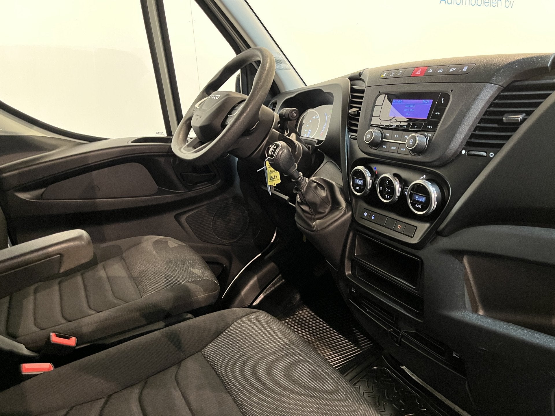 Iveco Daily 35S16 2.3 375 DC 7 pers. Open Laadbak / Euro 6 /, Auto's, Gebruikt, 7 stoelen, Wit, Autotrust