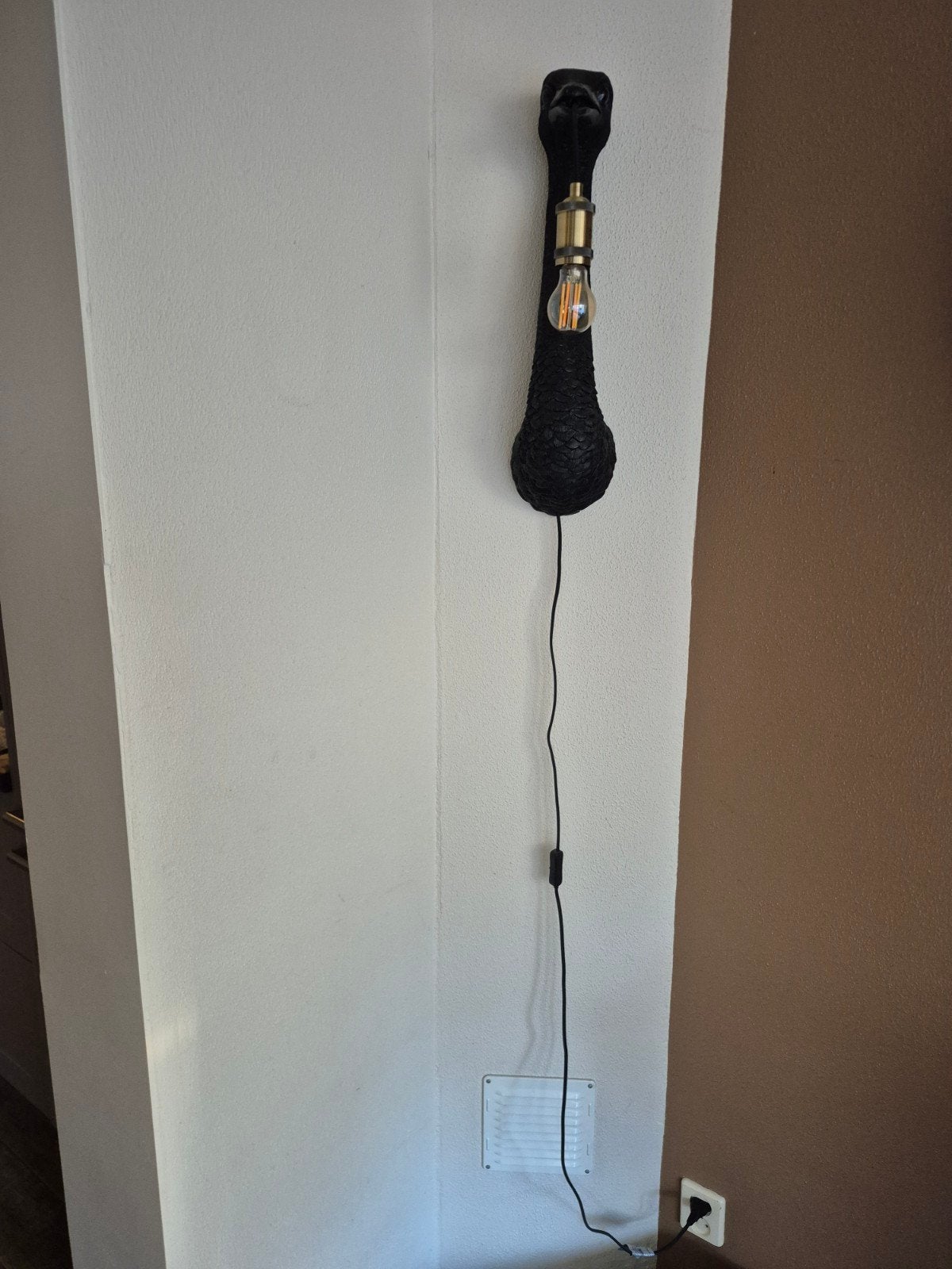 Unieke struisvogel wandlamp - Zwart, decoratief, Ophalen, Overige materialen, Met snoer/stekker, Gebruikt
