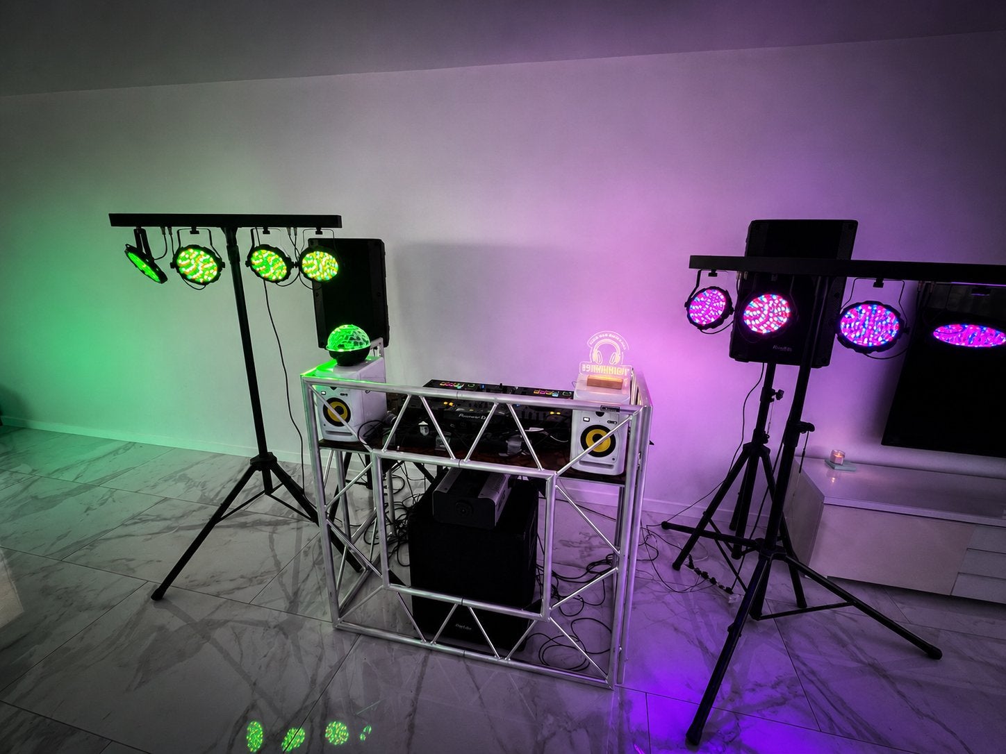 Dj te huur incl geluidsinstallatie en verlichting, Ophalen of Verzenden, Zo goed als nieuw, Overige merken