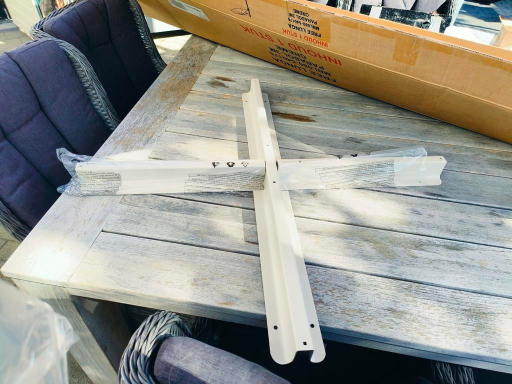 Splinternieuwe Crèmekleurige Kruisvoet voor Parasol, Tuin en Terras, Ophalen, Nieuw, Parasolvoet