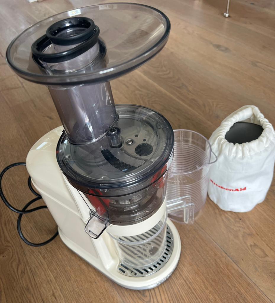 KitchenAid Artisan Slowjuicer (Amandelwit) Helemaal compleet, Ophalen, Zo goed als nieuw, Slowjuicer