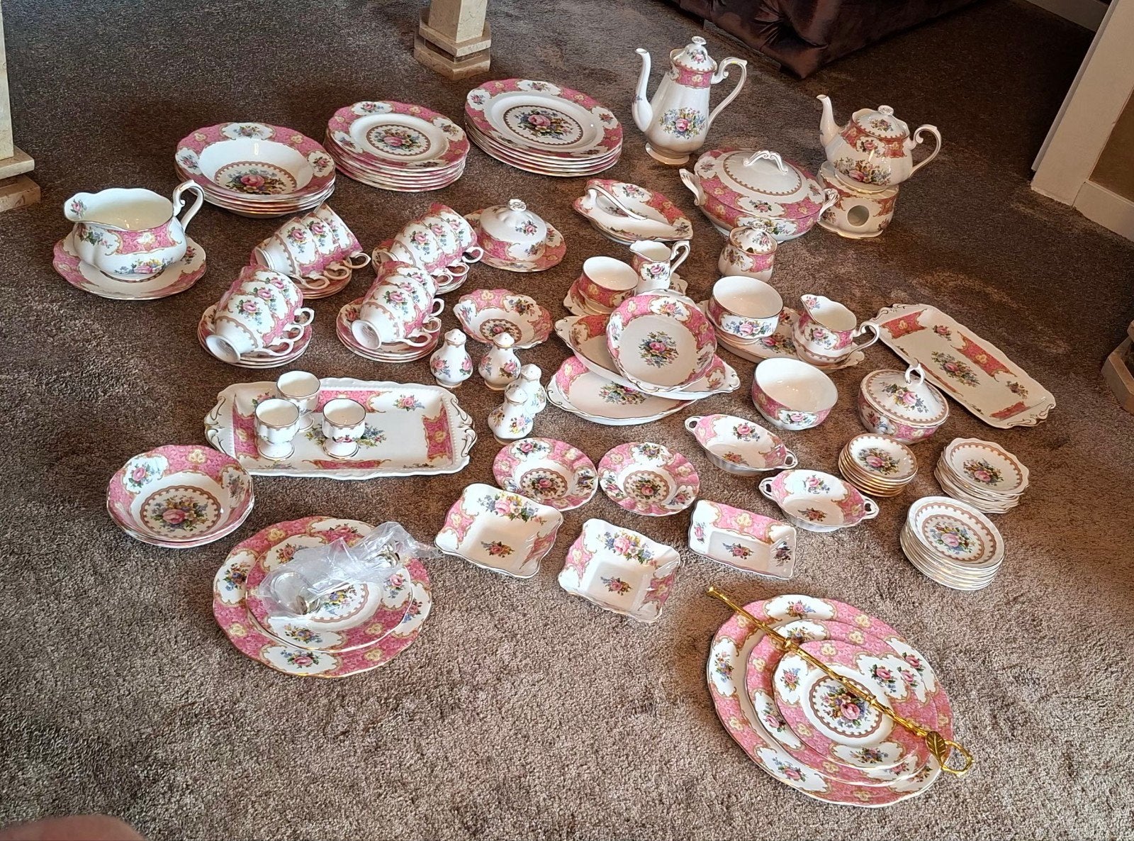 royal albert 79 delig lady carlyle servies, Ophalen