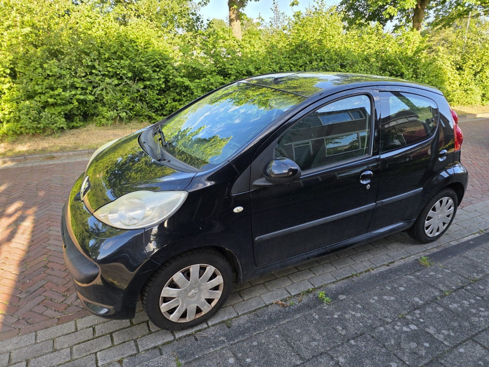 Peugeot 107 1.0 12V 5DR 2008 Zwart, Auto's, Voorwielaandrijving, Stof, Elektrische ramen, 4 stoelen