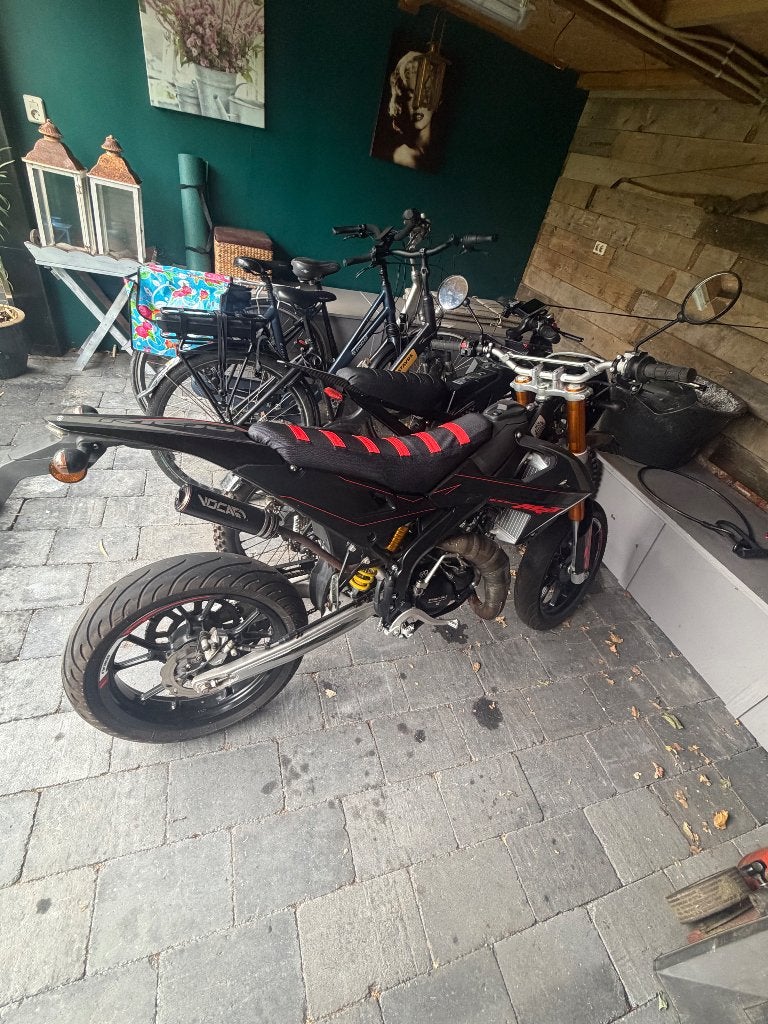 Rieju MRT SM 50 Pro Black Edition [waardepeiling], Ophalen, 6 versnellingen, Maximaal 45 km/u, Zo goed als nieuw