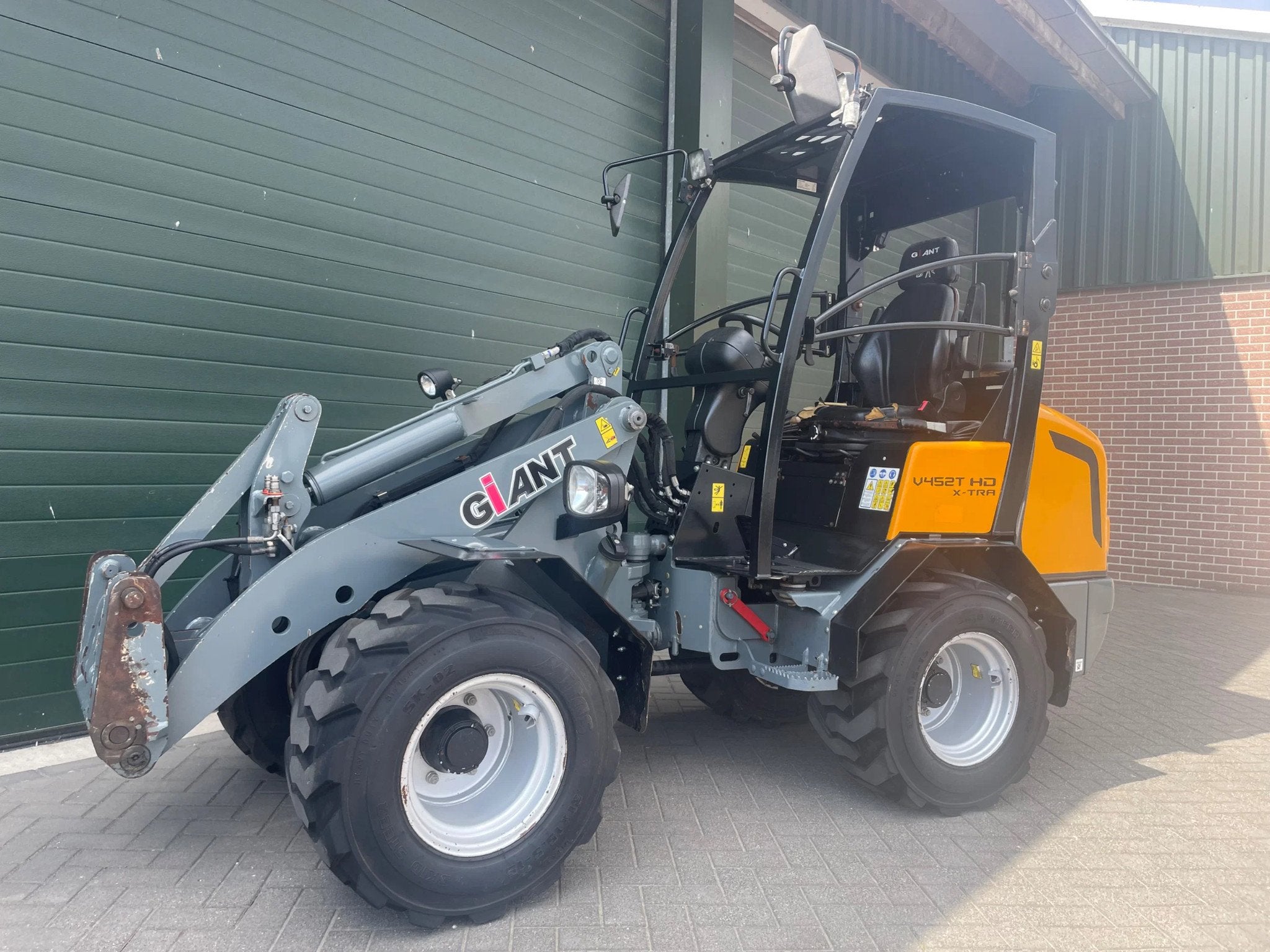 Giant V452T X-TRA HD 452 HD Extra (bj 2017), Wiellader of Shovel
