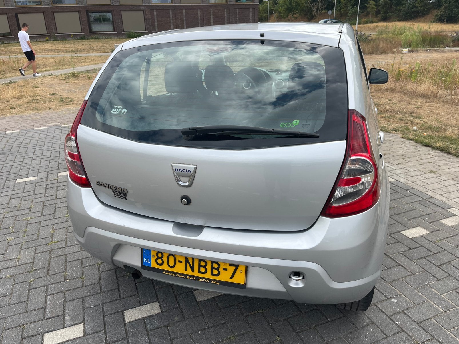 Dacia Sandero 1.2 16V 2010 Grijs. 99823 km, Auto's, Dacia, Voorwielaandrijving, Stof, 74 pk, Origineel Nederlands