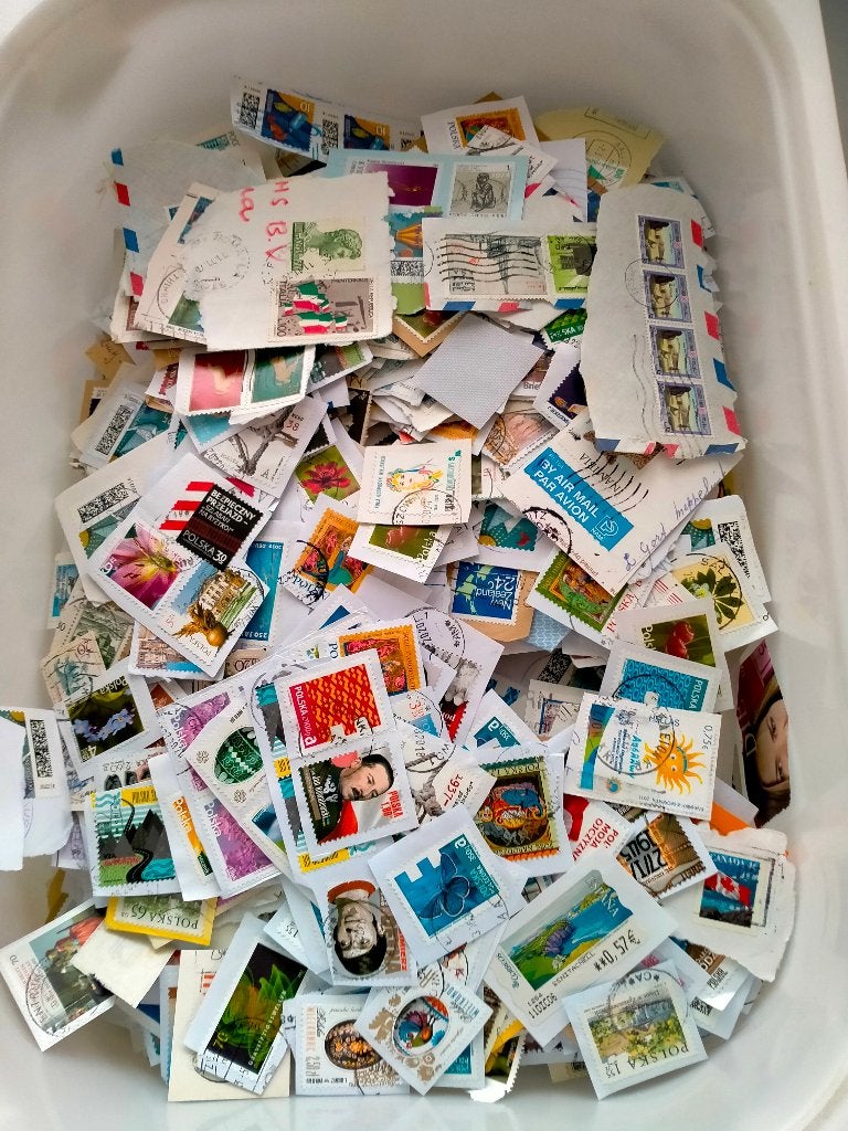 Doos met 4 kg kilowaar kantoorpost Wereld, Postzegels en Munten, Verzenden, Buitenland