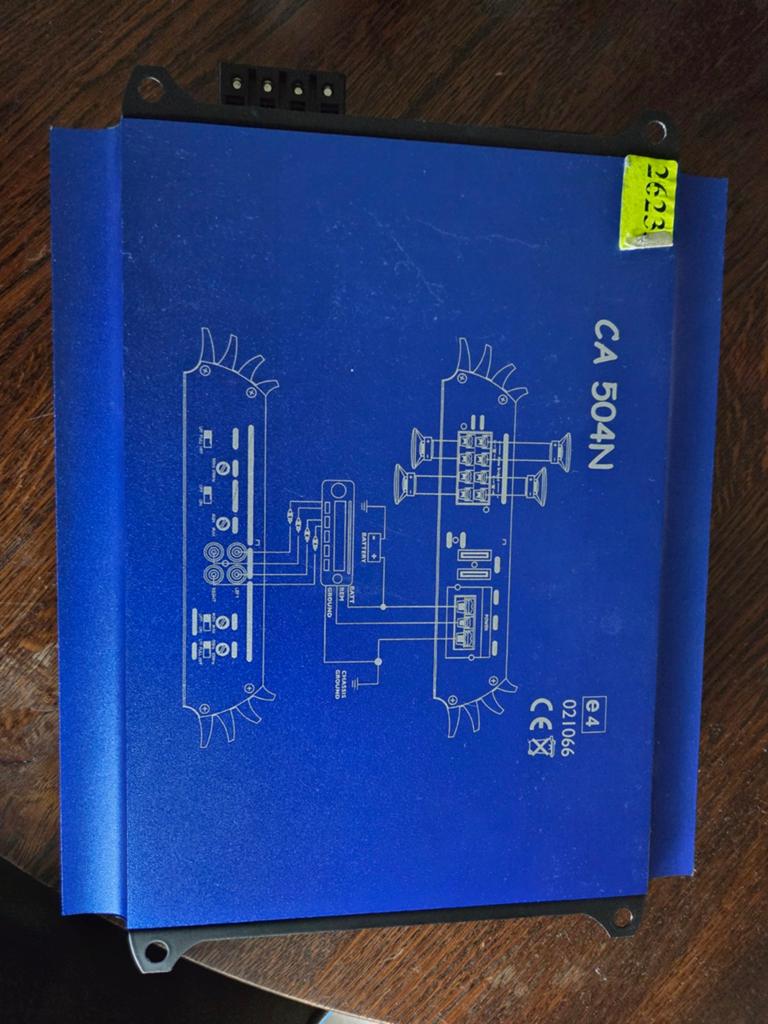 Caliber CA 504N 4-kanaals versterker 600W, 120 watt of meer, Ophalen, Overige merken, Gebruikt
