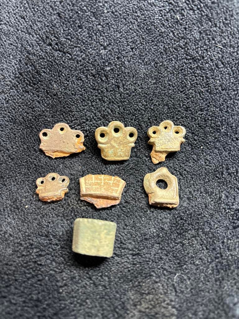 Oude Mesheft Bekroningen / Handvatten - Metaaldetectie Vonds, Ophalen of Verzenden