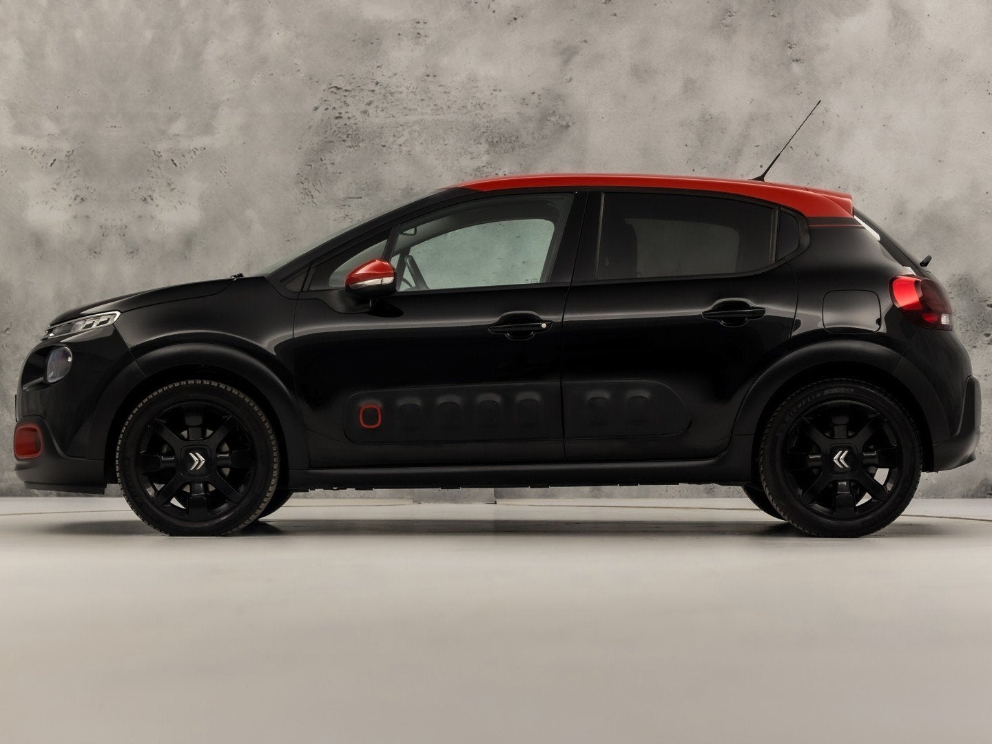 Citroën C3 1.2 PureTech S&S Shine Automaat (APPLE CARPLAY,, Auto's, 12 maanden, Gebruikt, 1199 cc, 450 kg