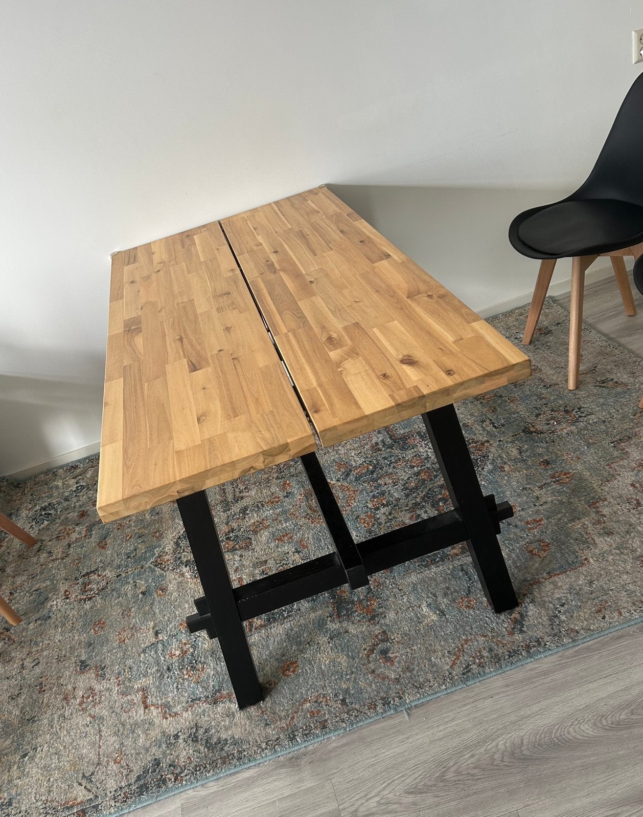Ikea eettafel SKOGSTA, Ophalen, Zo goed als nieuw