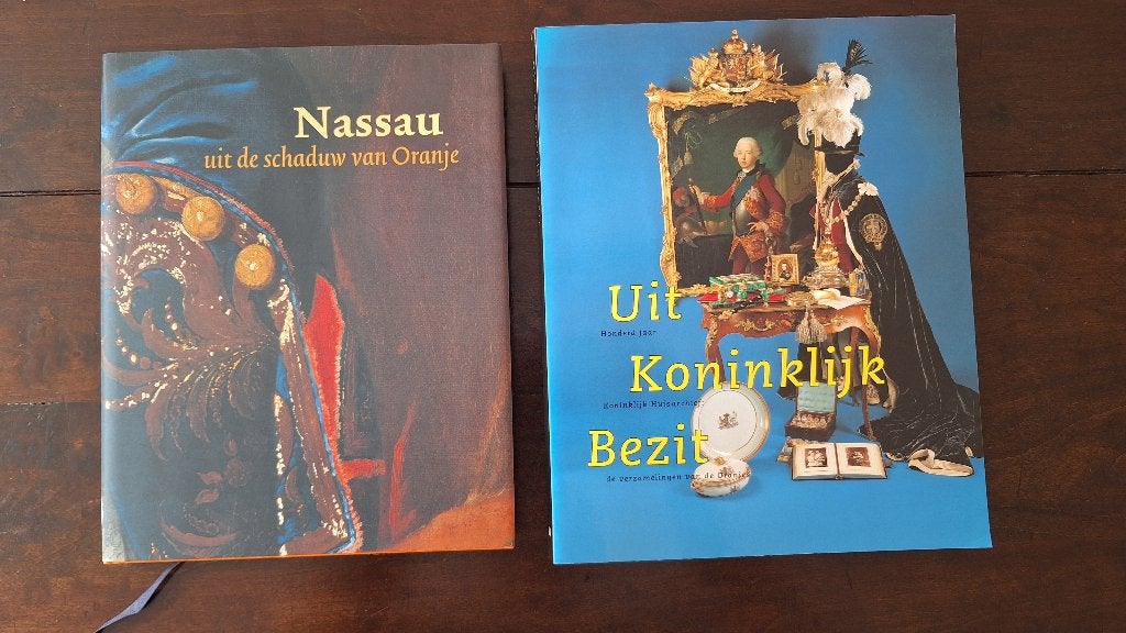 2 boeken over Koninklijk huis, Verzamelen, Ophalen of Verzenden, Zo goed als nieuw, Nederland, Tijdschrift of Boek