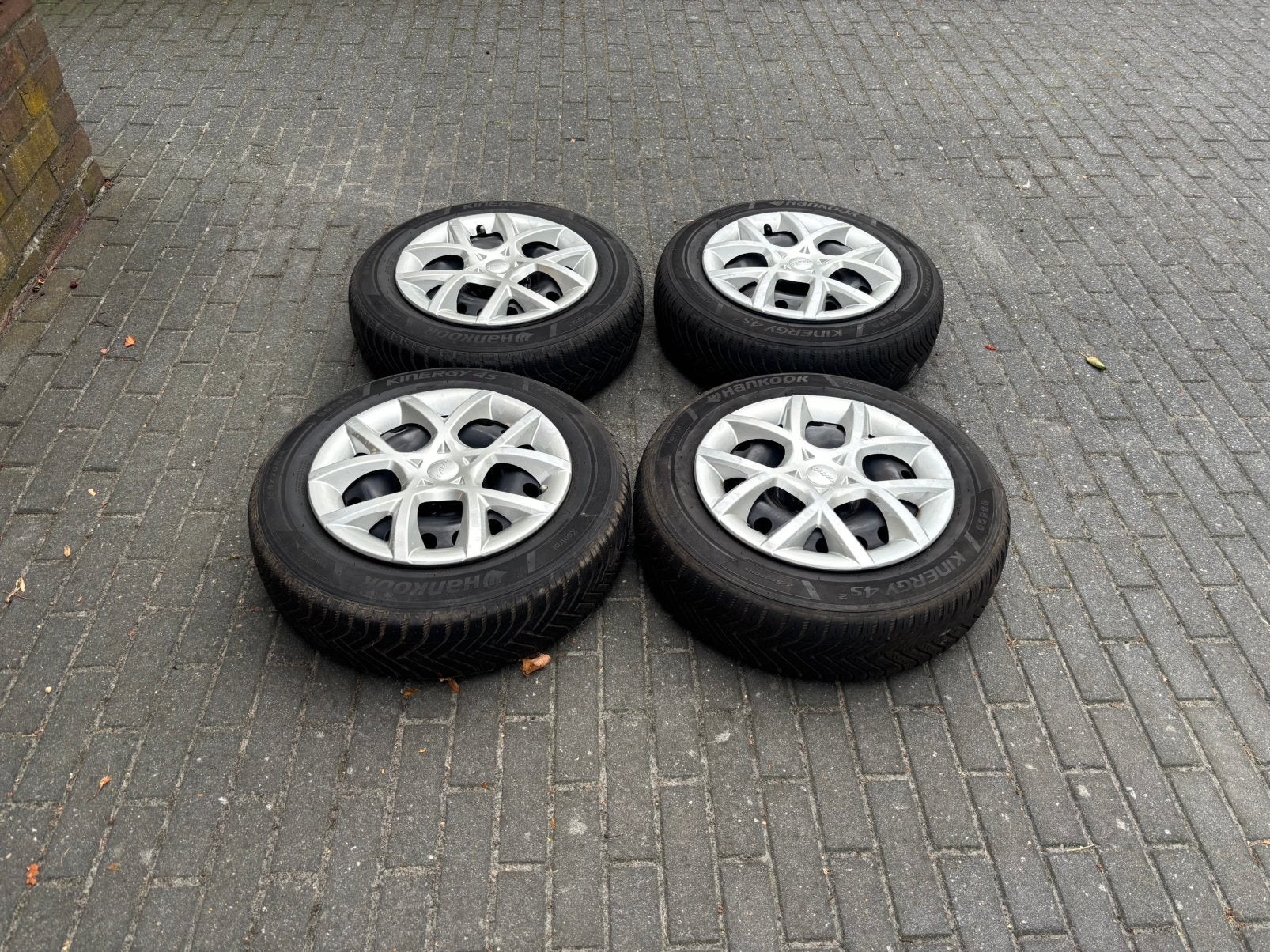 Hangkook all seazons volkswagen up, Ophalen, Gebruikt