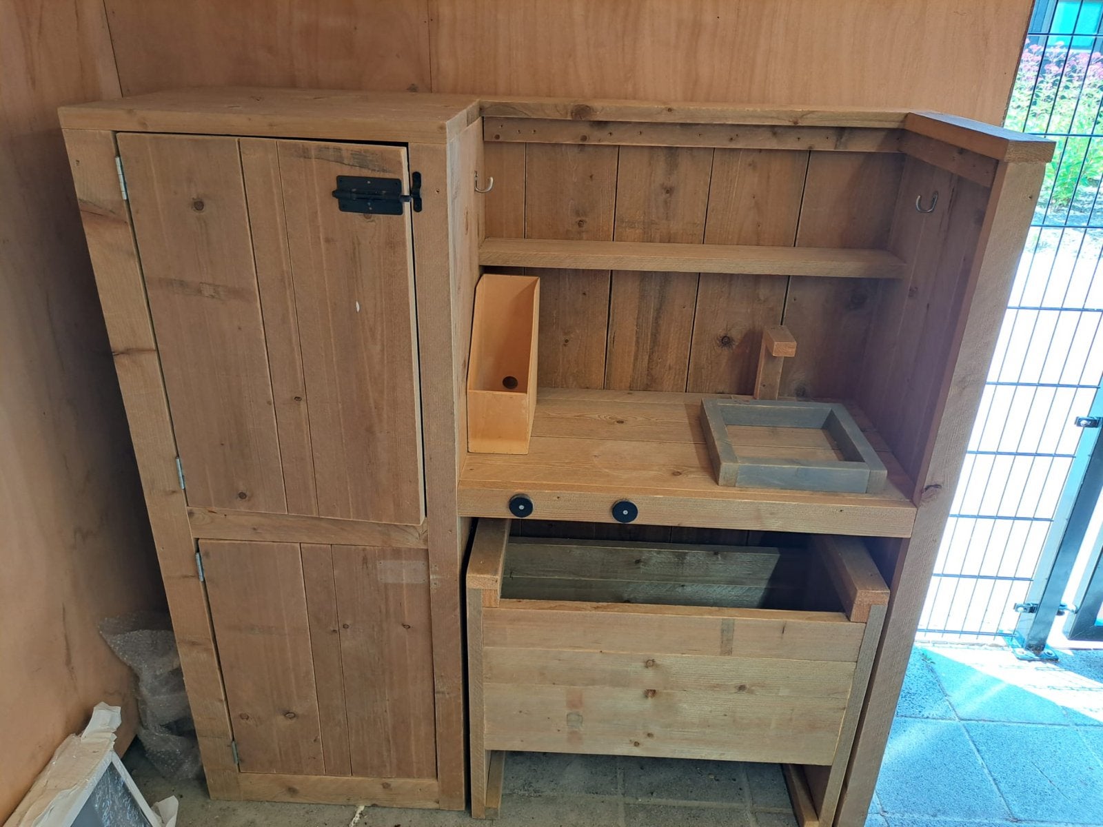 Steigerhouten speelkeuken met opbergkastje, Ophalen, Gebruikt, Meubelstuk of Keukentje