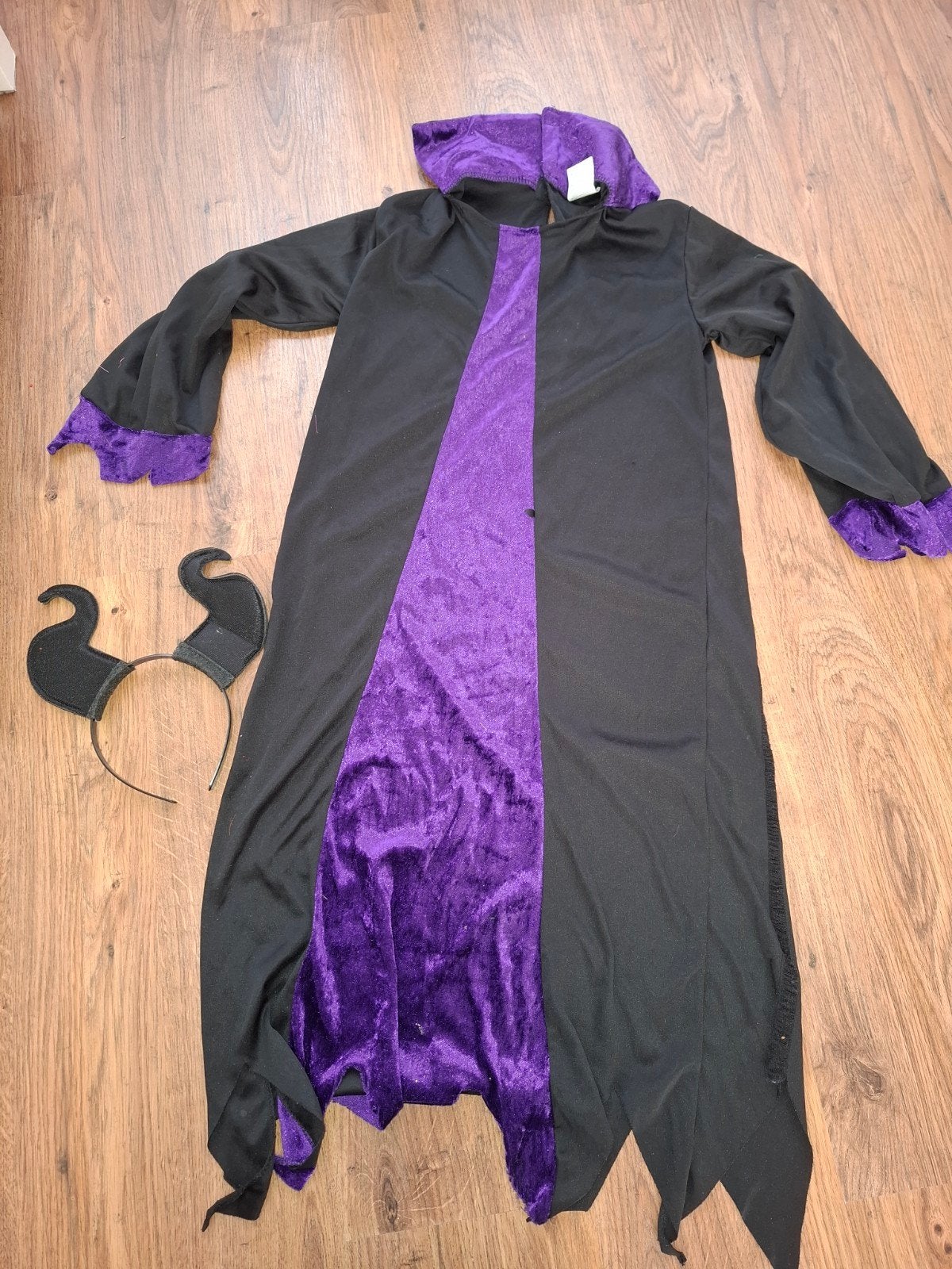 Maleficent verkleed jurk met haarband.
7 a 9 jaar, Ophalen of Verzenden, Meisje