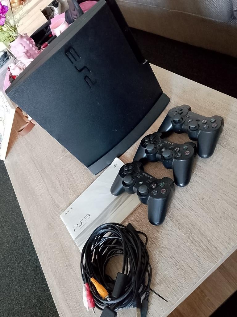 Goed werkende PS3 met 3 controllers en kabels, Ophalen of Verzenden