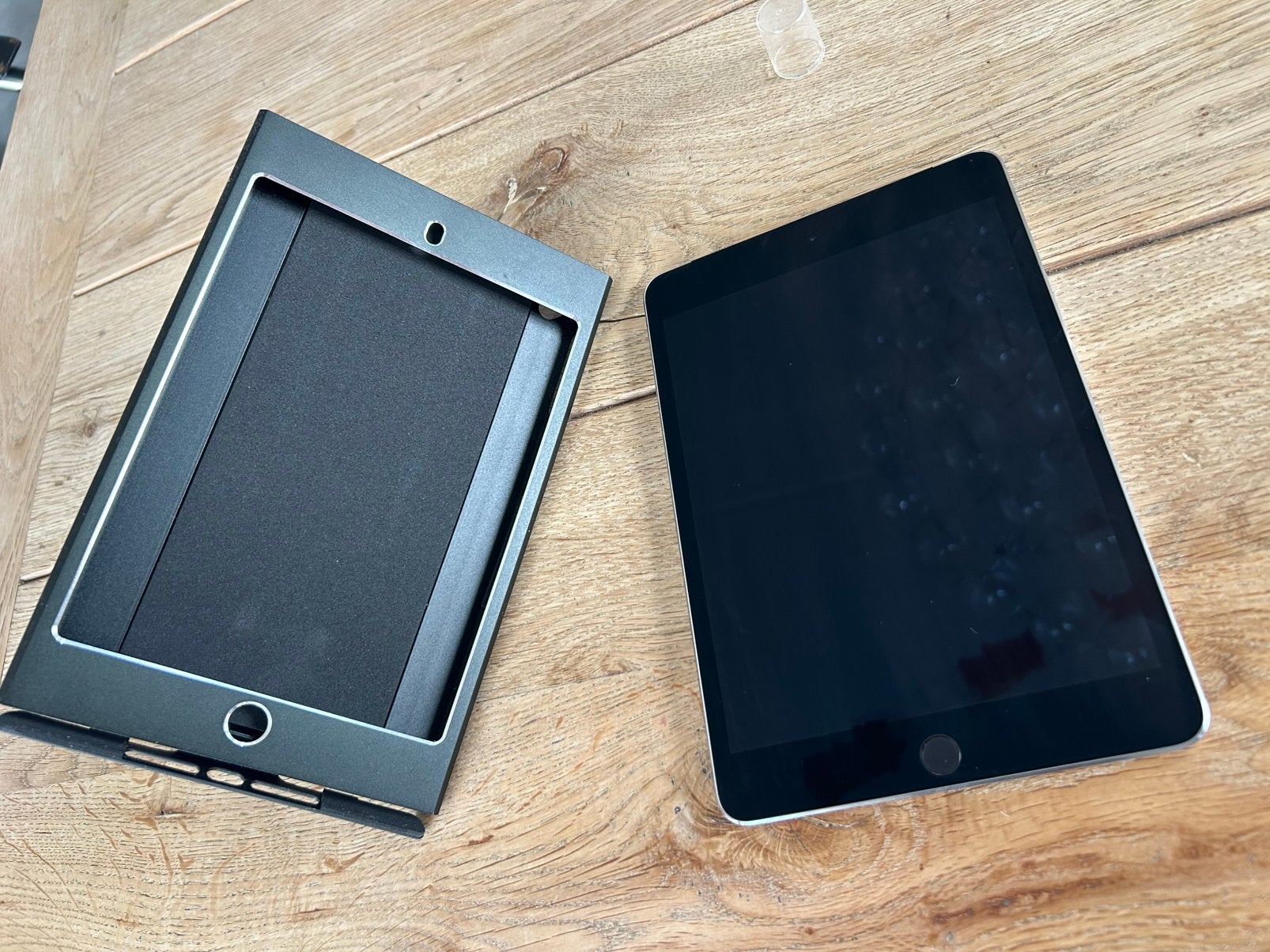 Apple iPad Mini 4 64GB A1550 met afsluitbare steun, Computers en Software, Apple iPads, Apple iPad, Zwart, 8 inch, Ophalen of Verzenden