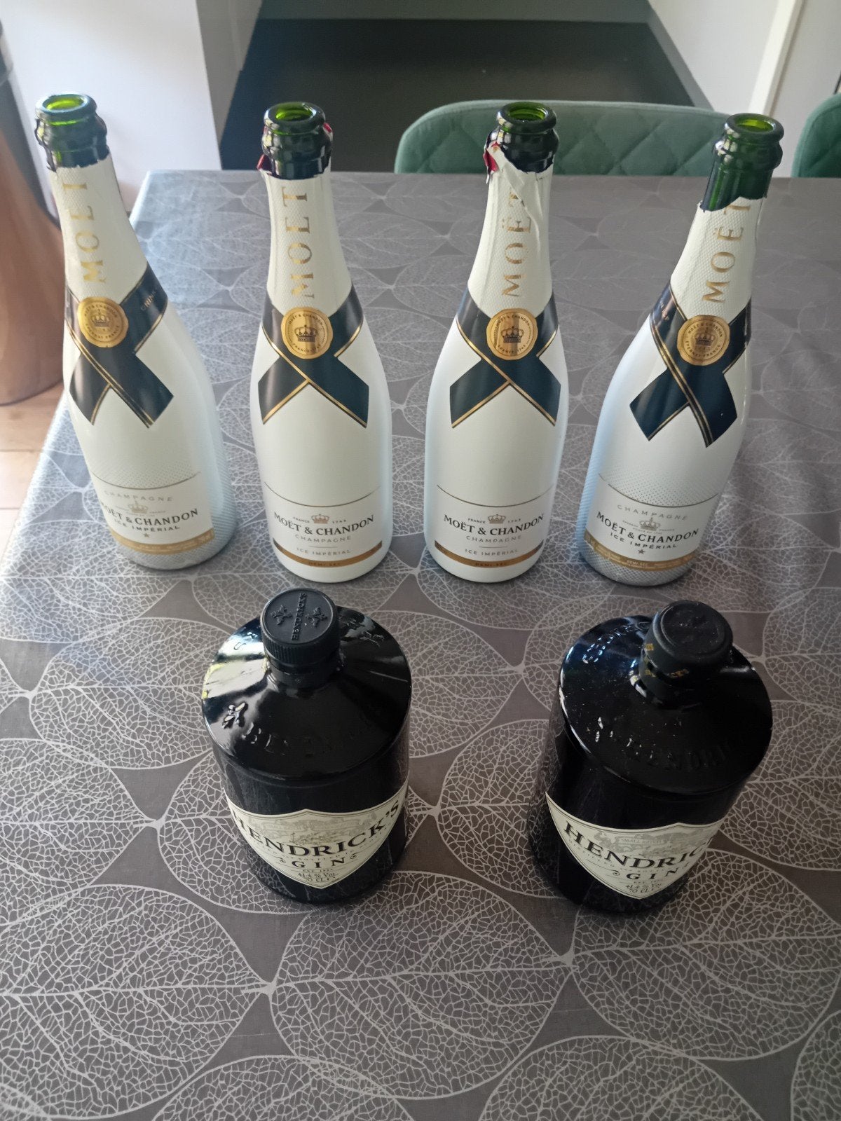 4xMoët & Chandon Champagne en 2xHendrick's Gin lege flessen, Ophalen of Verzenden, Gebruikt, Minder dan 5 flessen